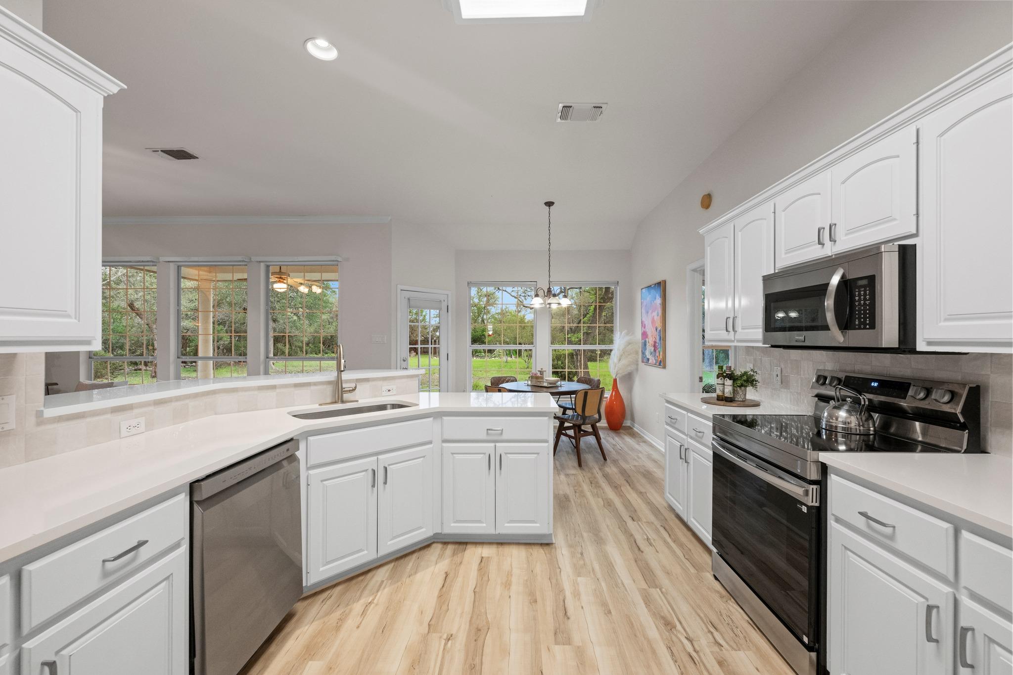 8305 Scenic Oaks Dr, Austin, TX 78737