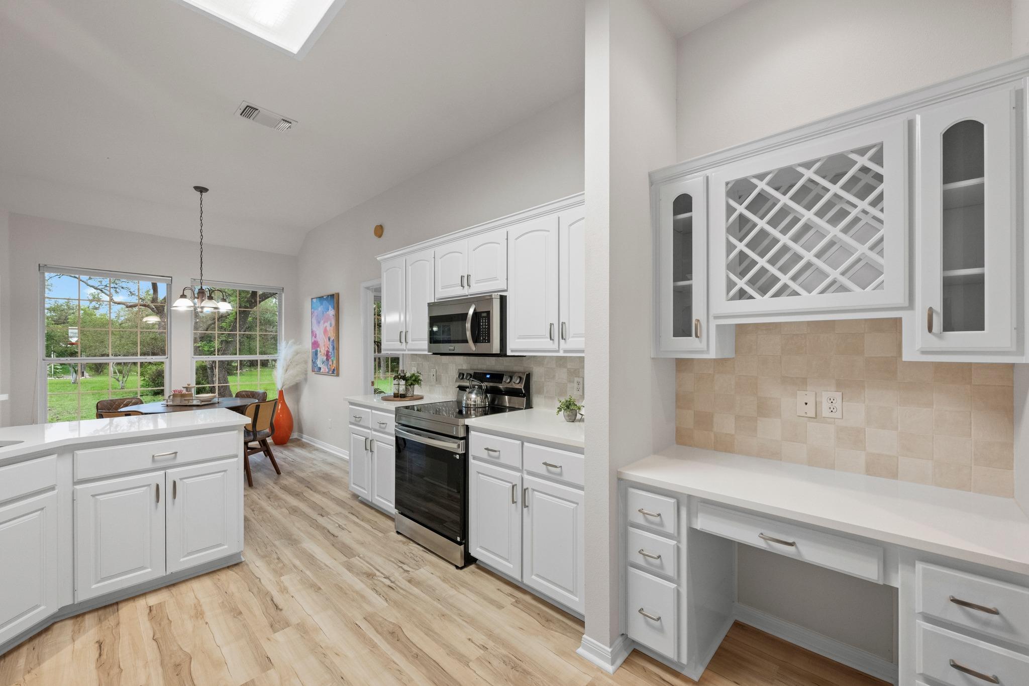 8305 Scenic Oaks Dr, Austin, TX 78737