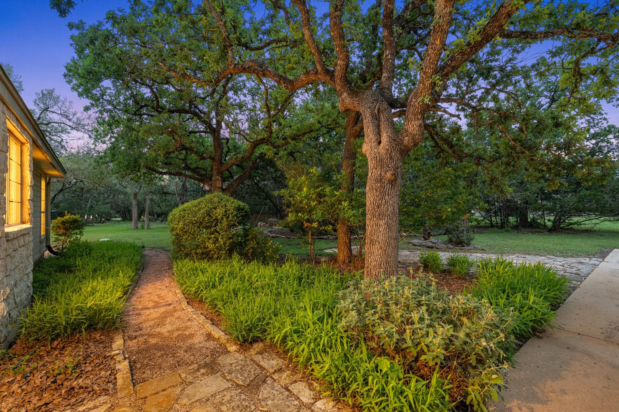 8305 Scenic Oaks Dr, Austin, TX 78737