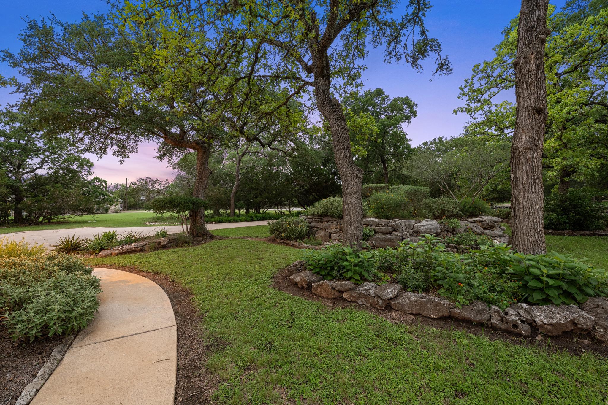 8305 Scenic Oaks Dr, Austin, TX 78737
