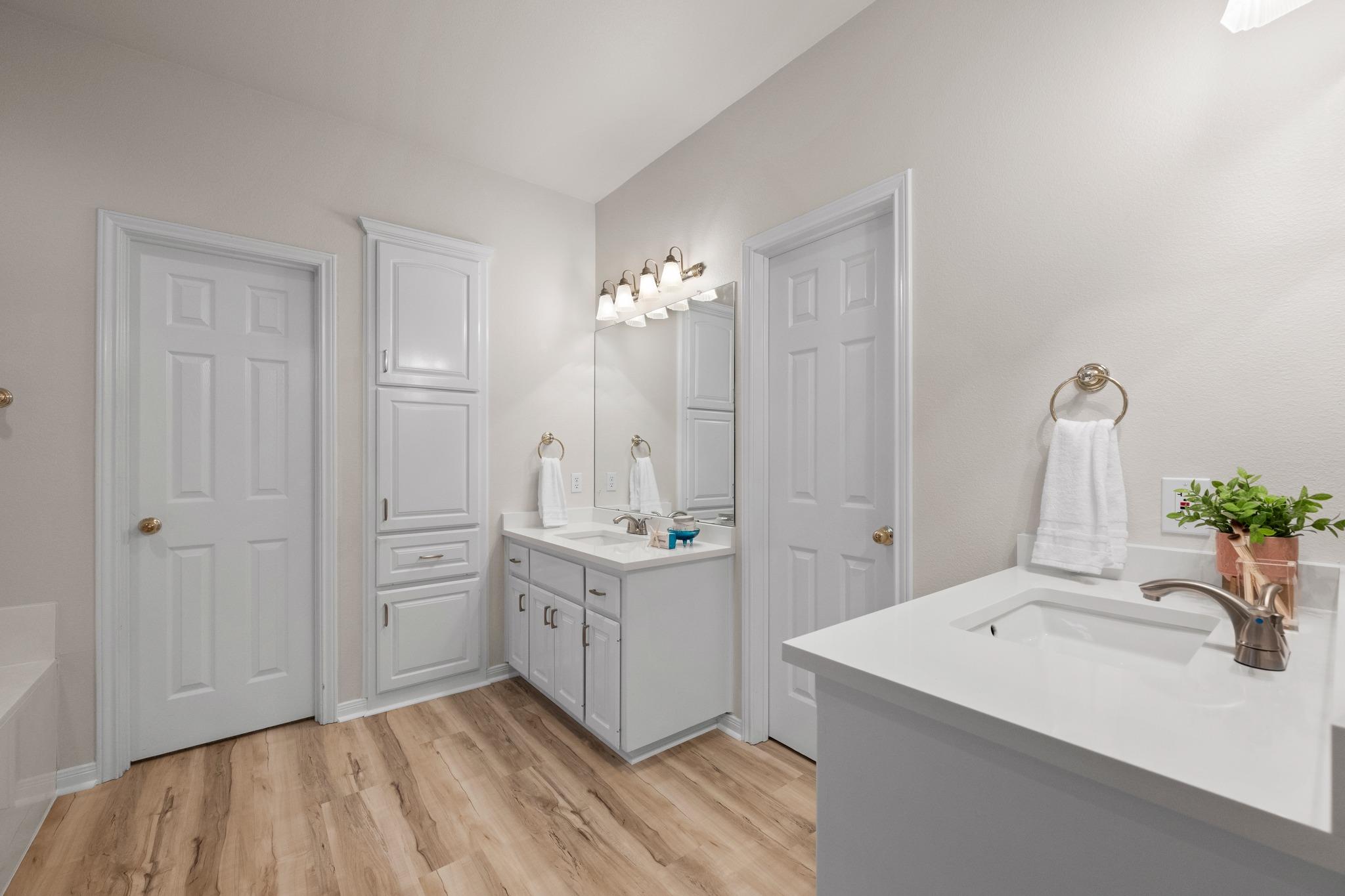 8305 Scenic Oaks Dr, Austin, TX 78737