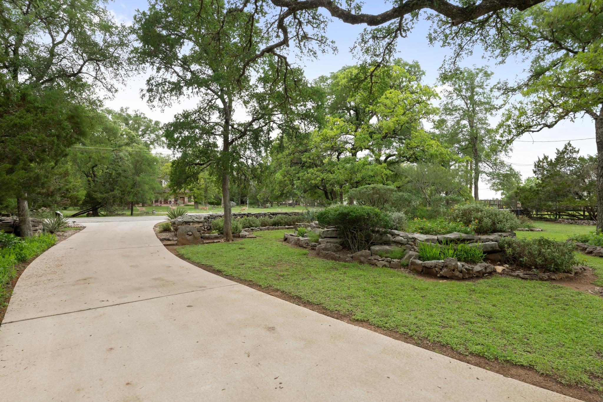 8305 Scenic Oaks Dr, Austin, TX 78737