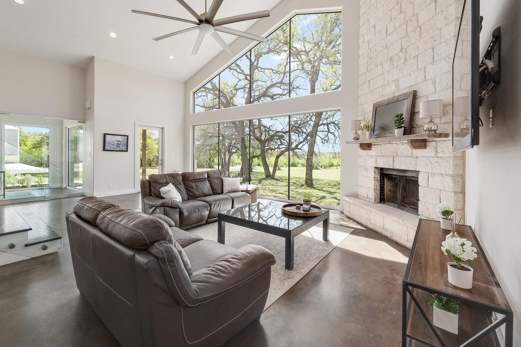 23928 Oscar Rd, Spicewood, TX 78669