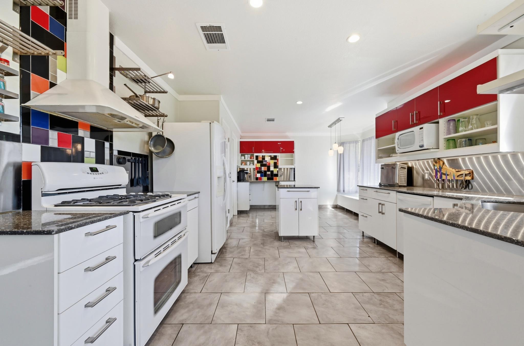 902 Tanglewood Dr, Leander, TX 78641