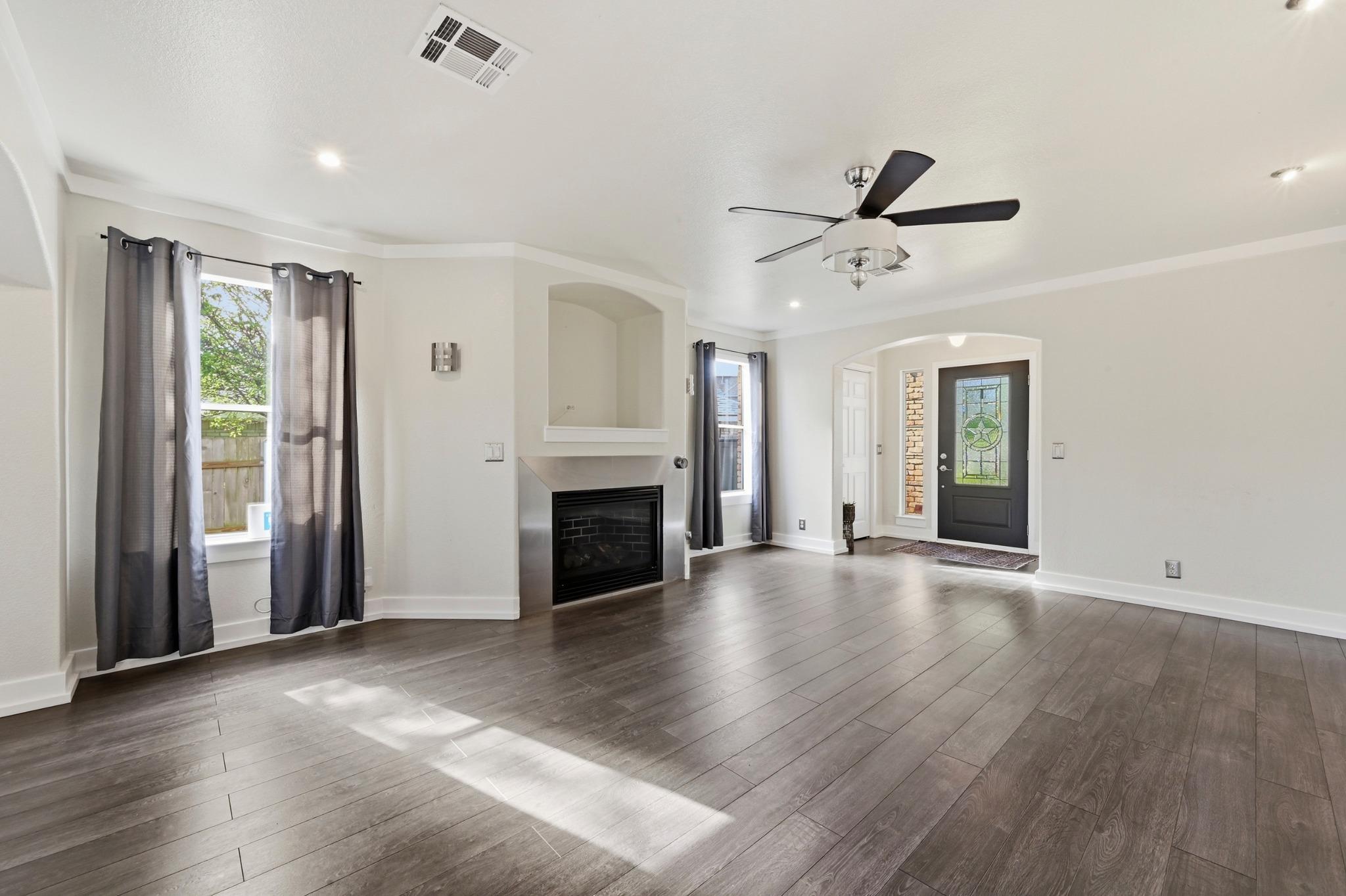 902 Tanglewood Dr, Leander, TX 78641