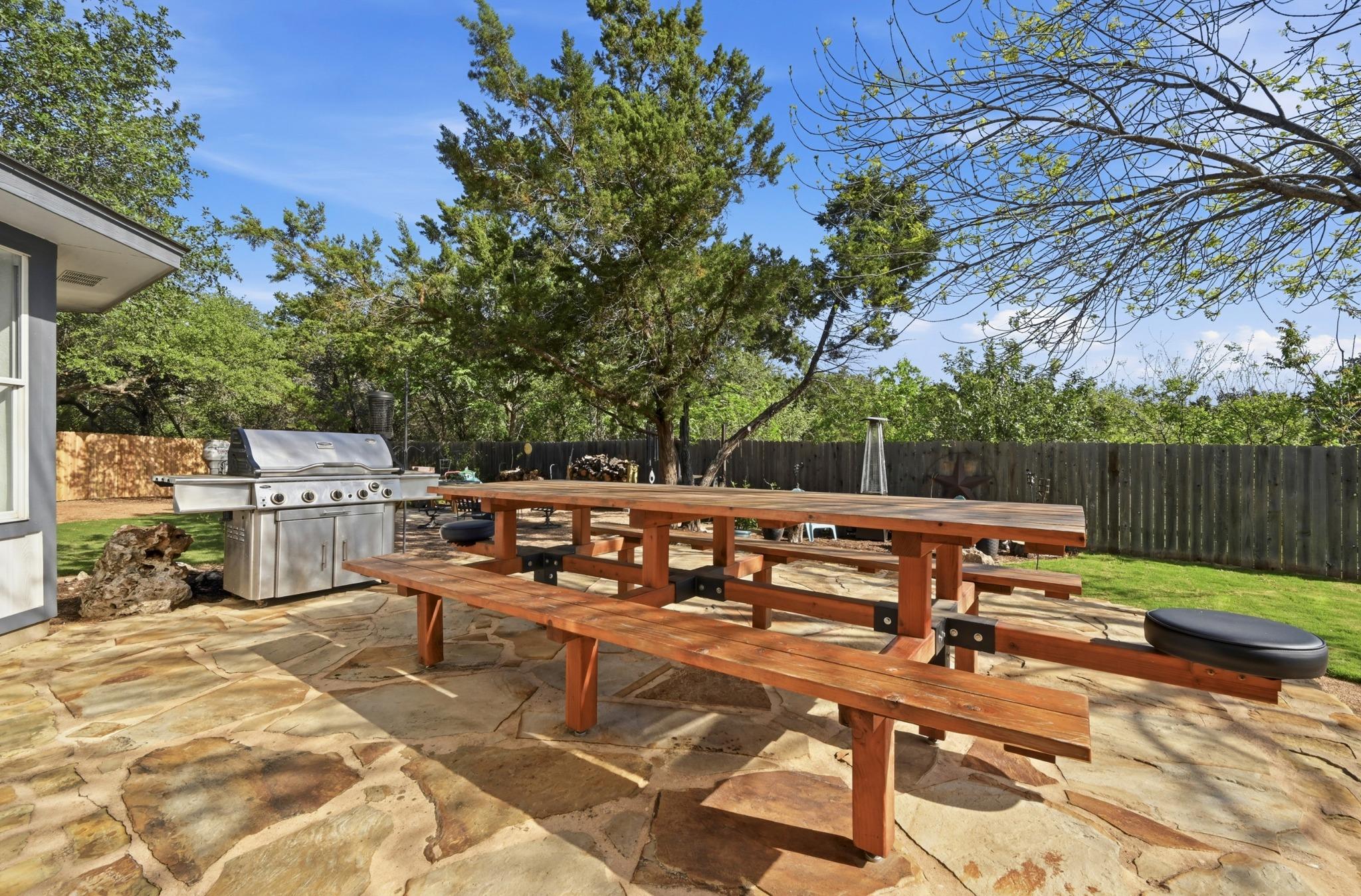 902 Tanglewood Dr, Leander, TX 78641