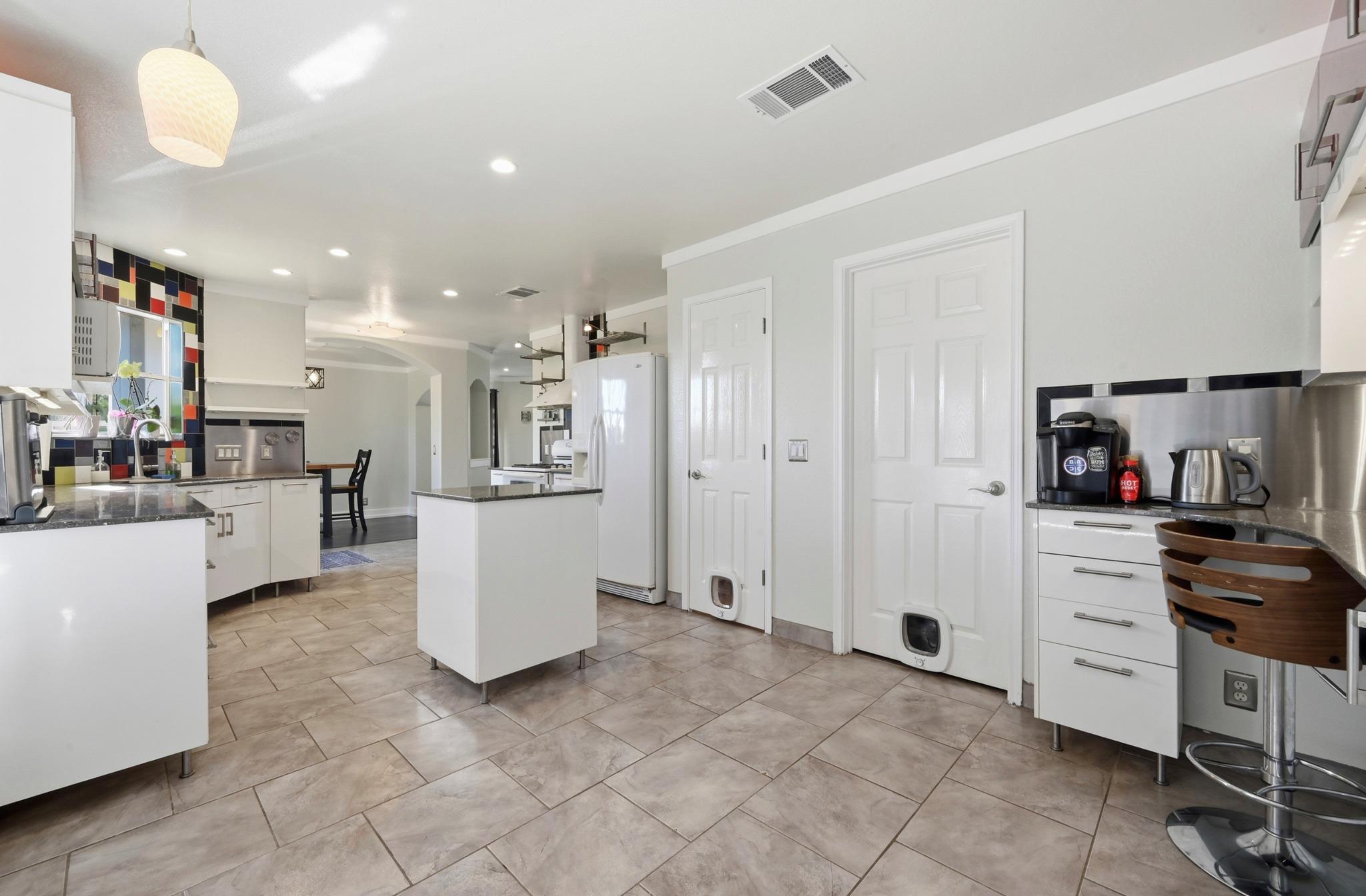 902 Tanglewood Dr, Leander, TX 78641