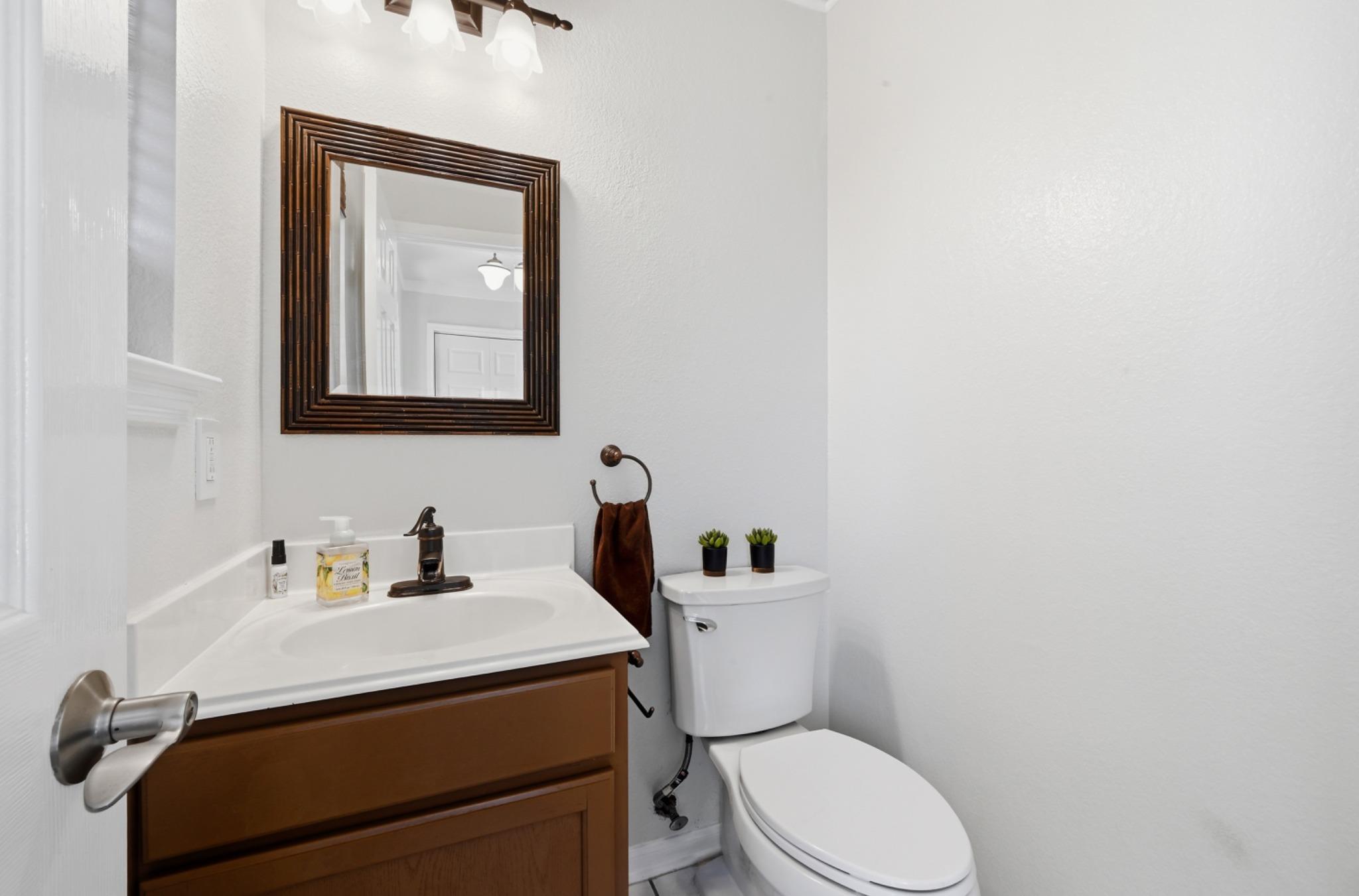 902 Tanglewood Dr, Leander, TX 78641