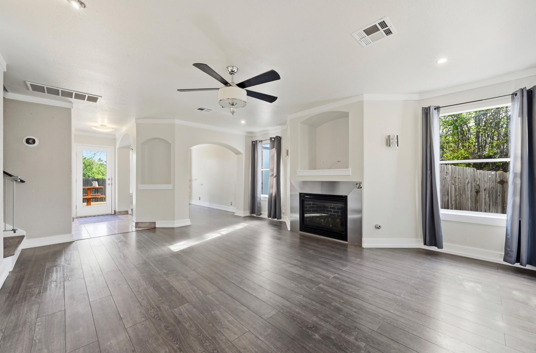 902 Tanglewood Dr, Leander, TX 78641