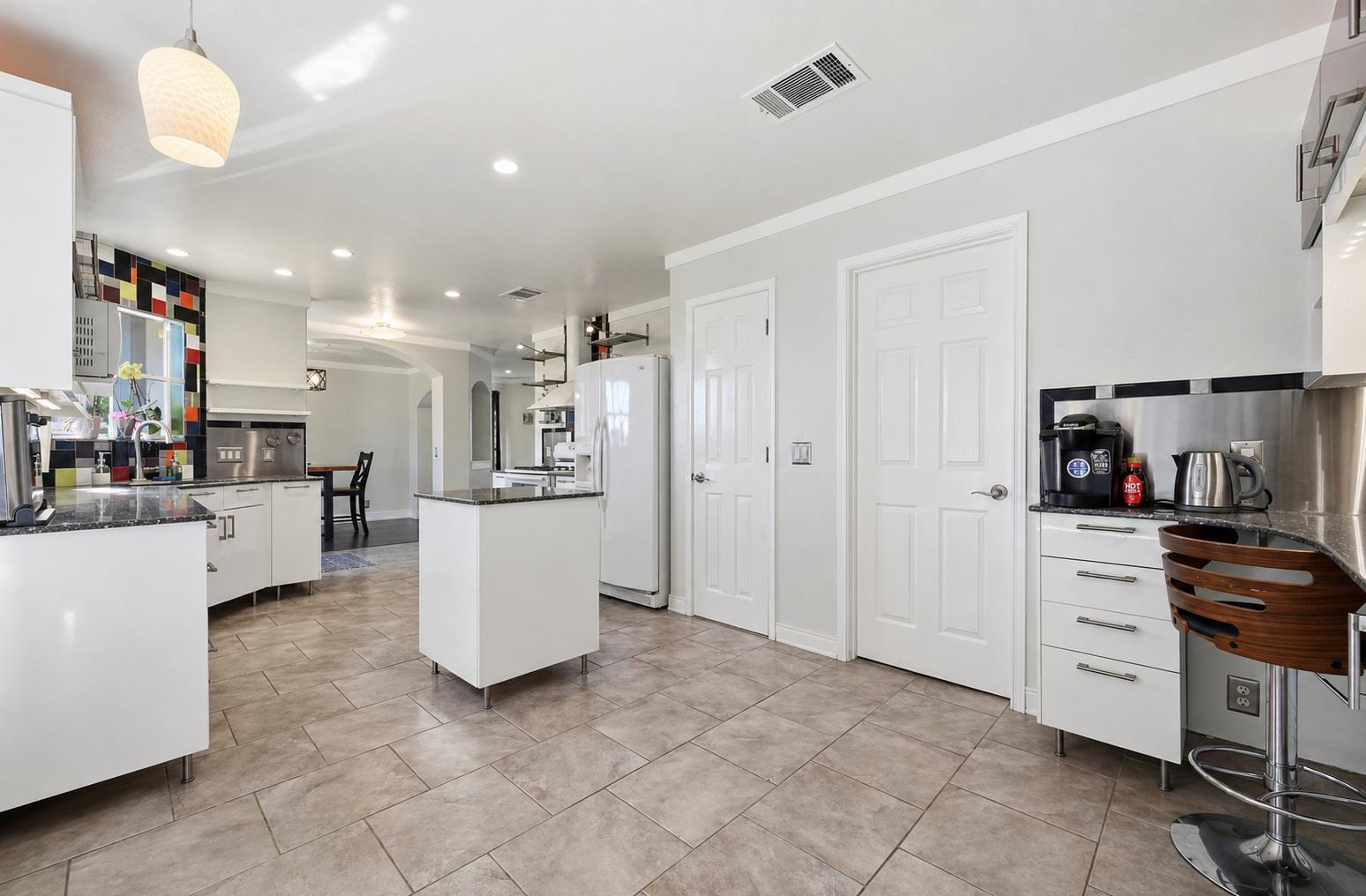 902 Tanglewood Dr, Leander, TX 78641