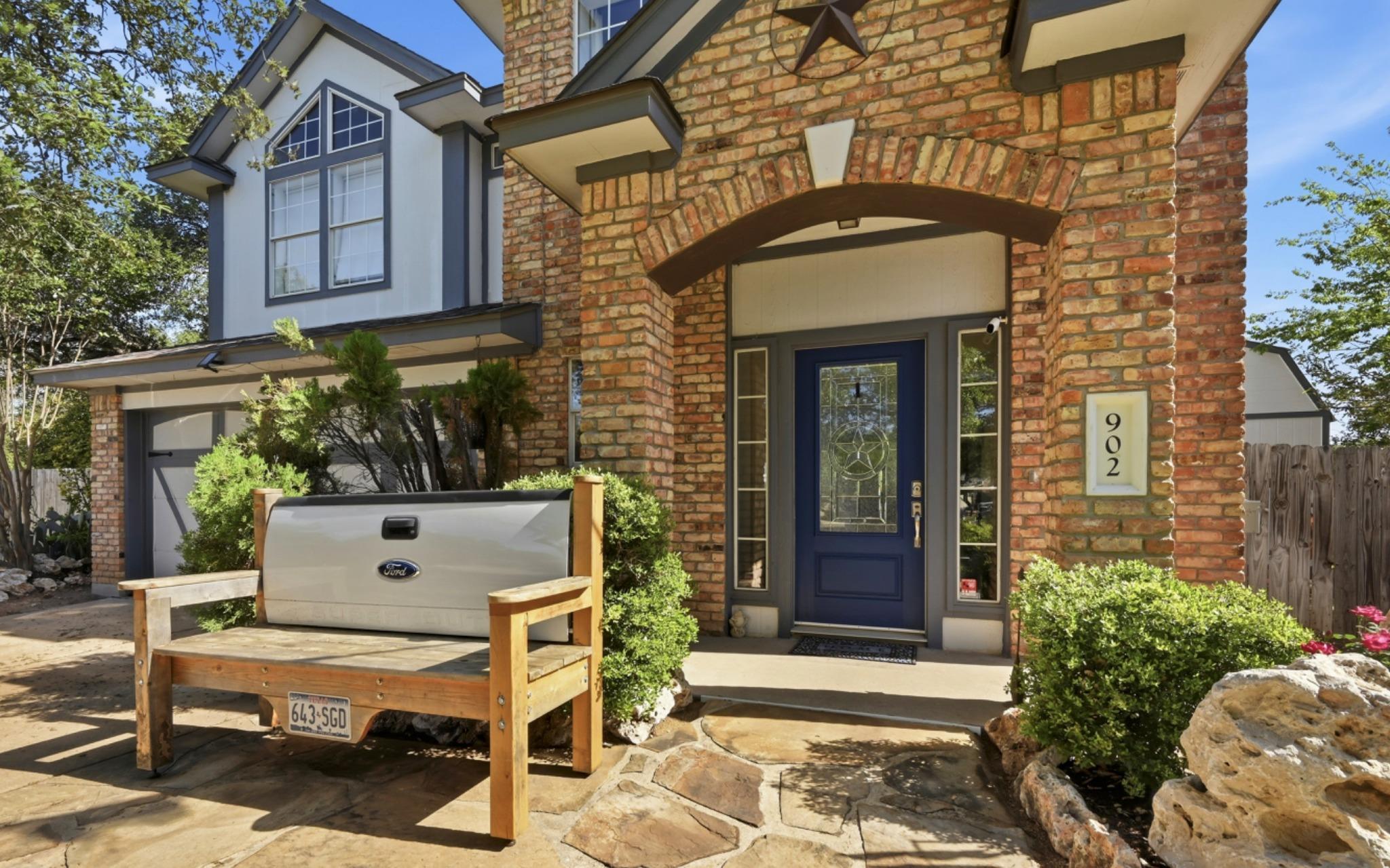 902 Tanglewood Dr, Leander, TX 78641