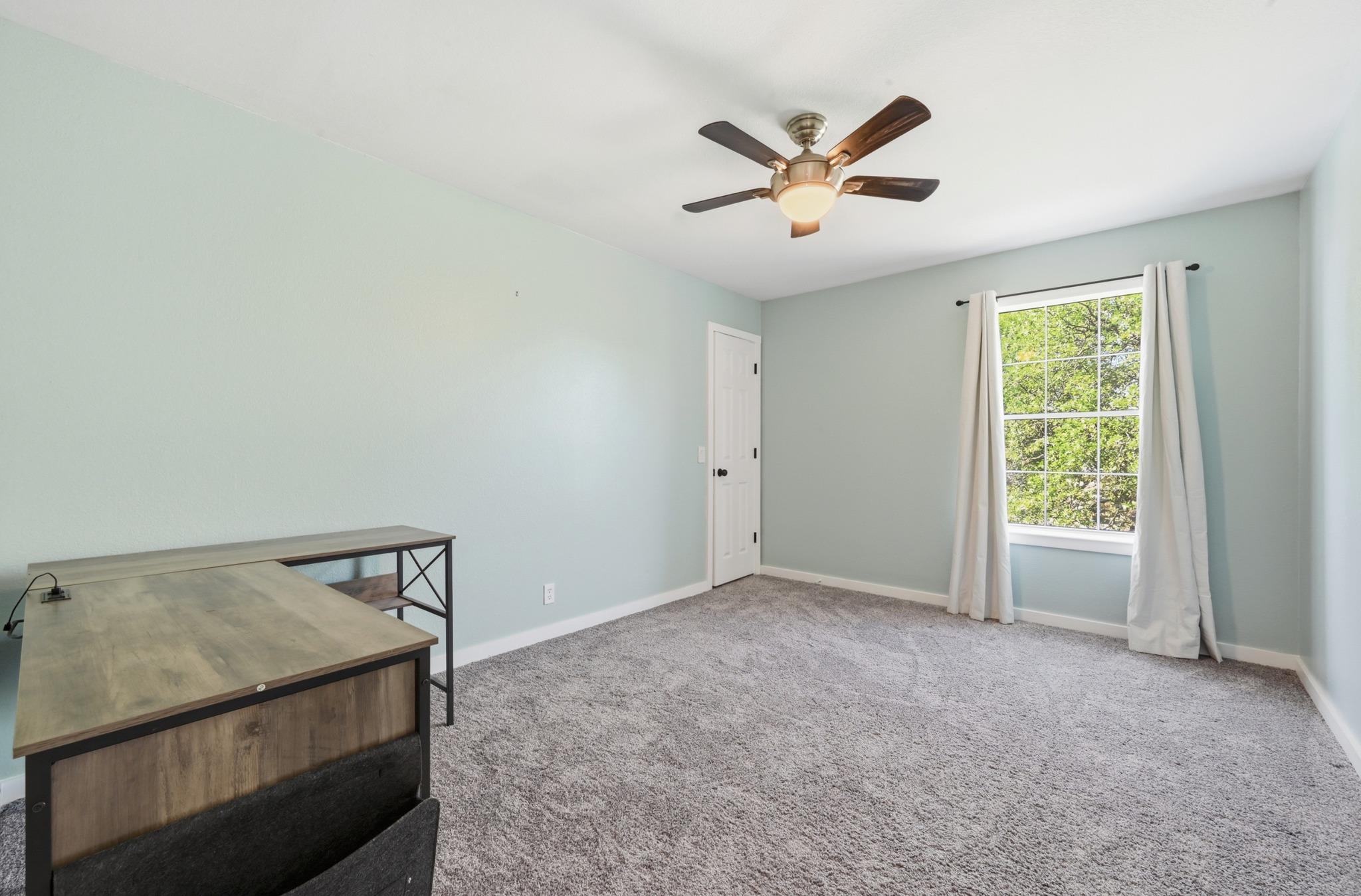 902 Tanglewood Dr, Leander, TX 78641