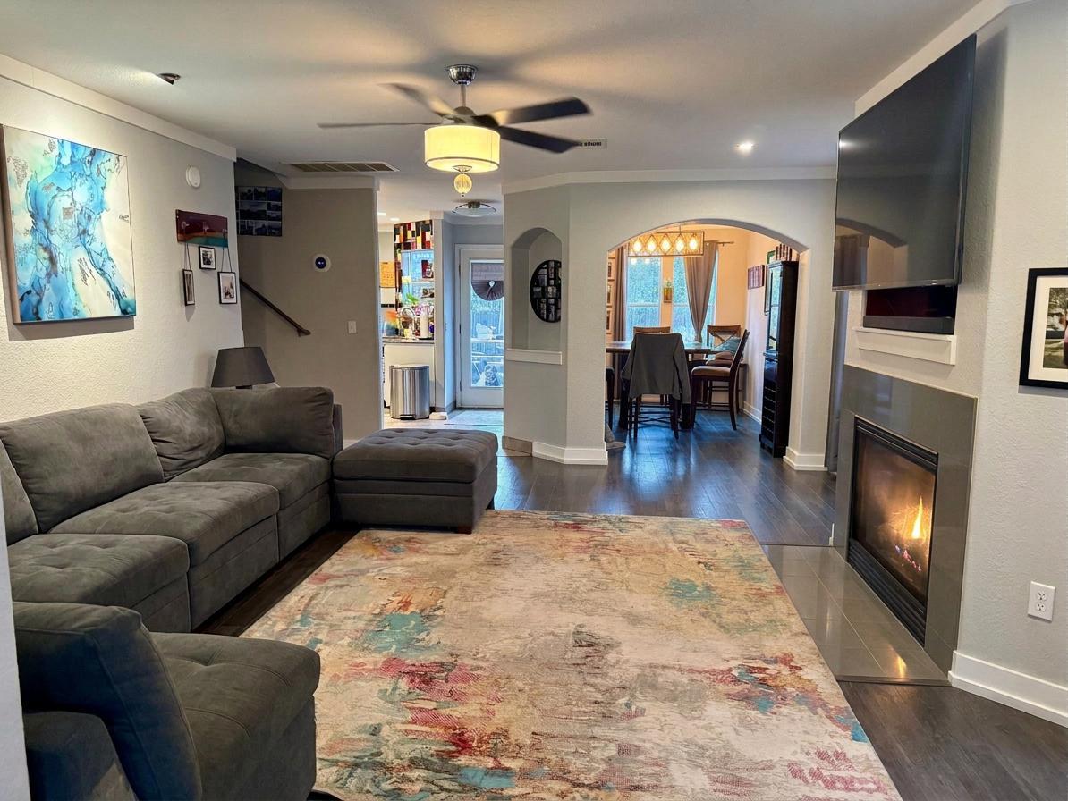 902 Tanglewood Dr, Leander, TX 78641