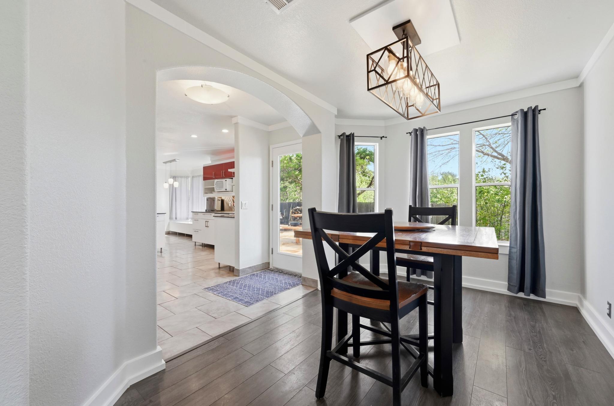 902 Tanglewood Dr, Leander, TX 78641