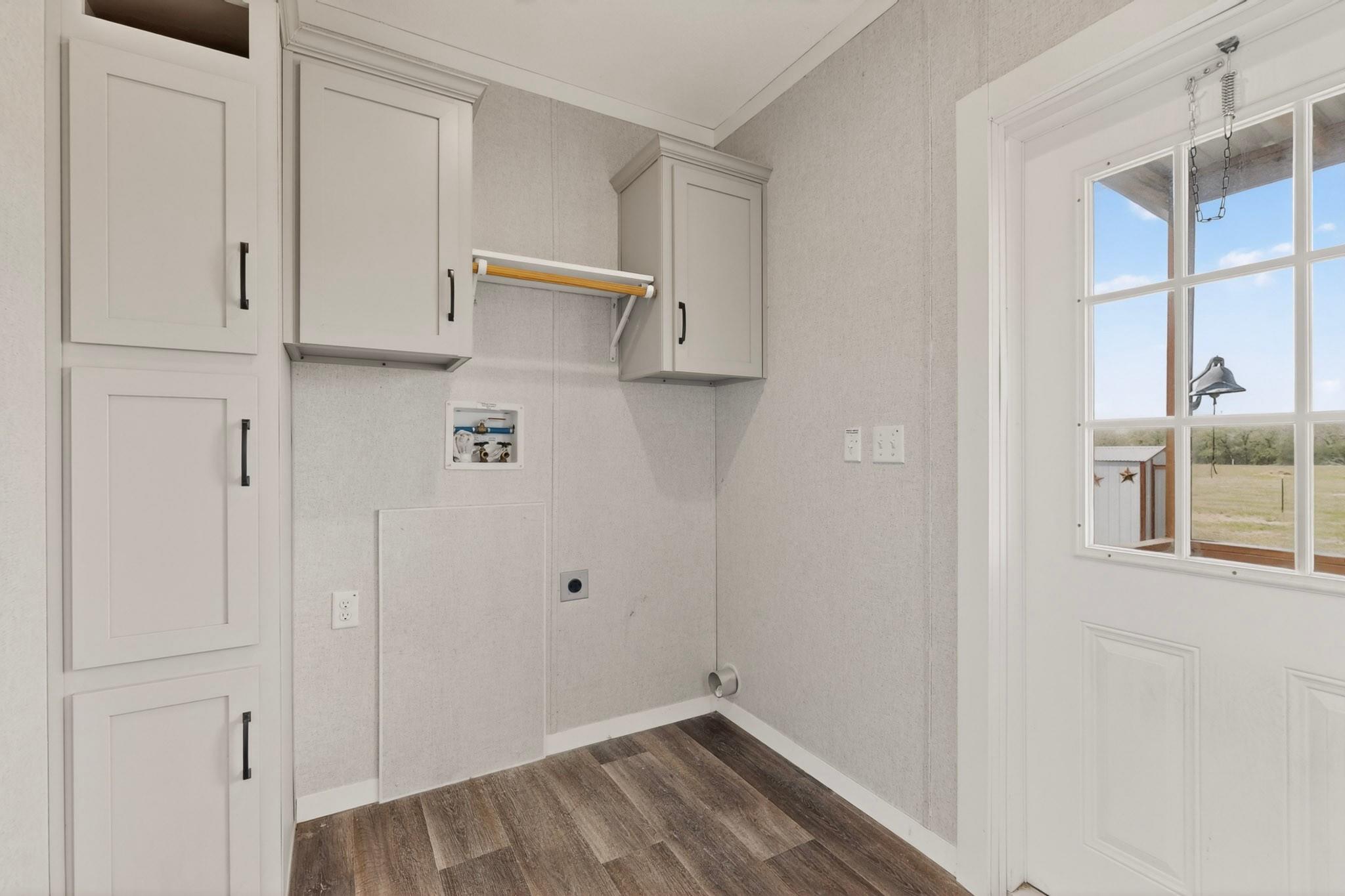 664 Garrett Rd, Yoakum, TX 77995