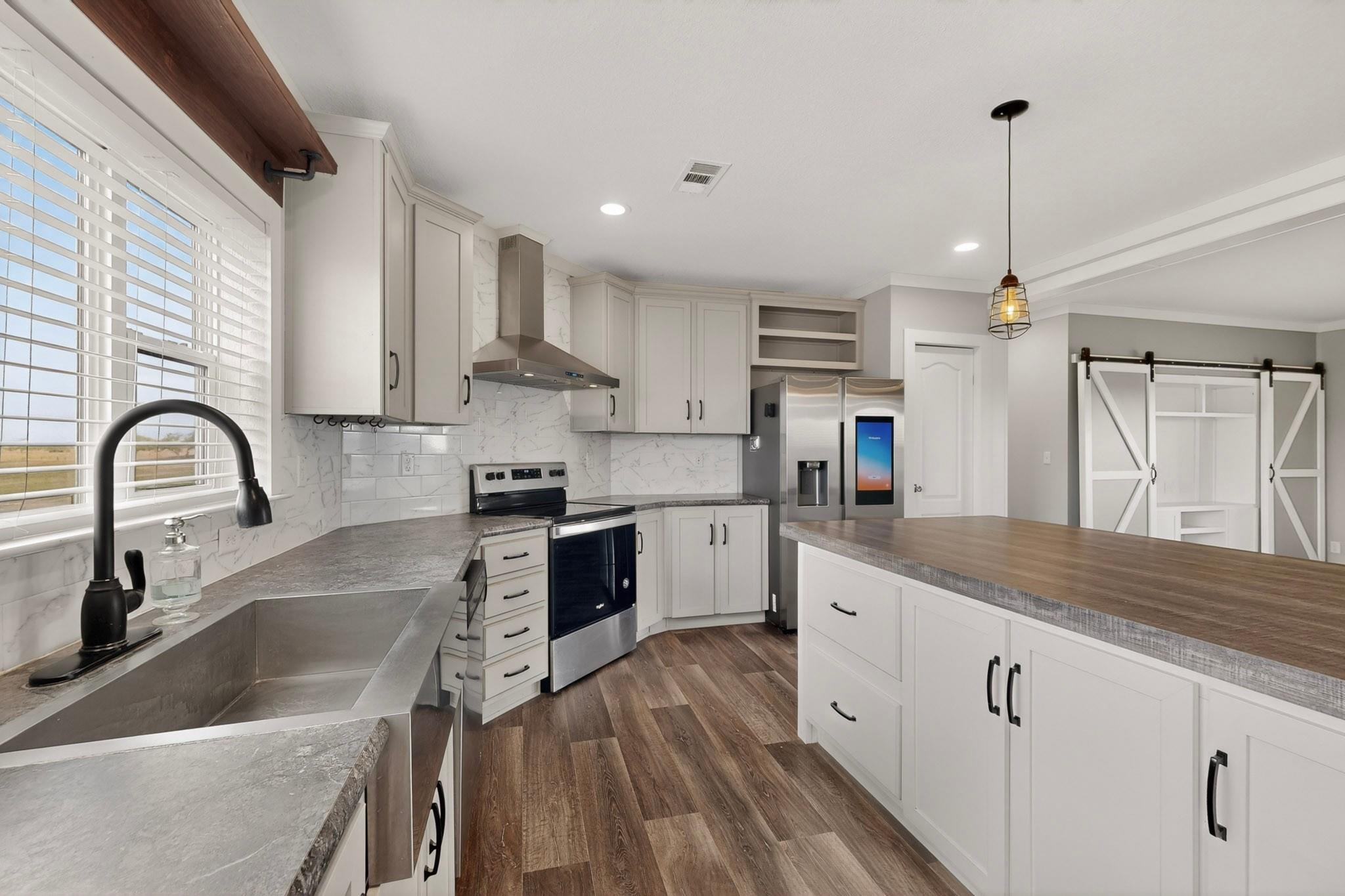 664 Garrett Rd, Yoakum, TX 77995