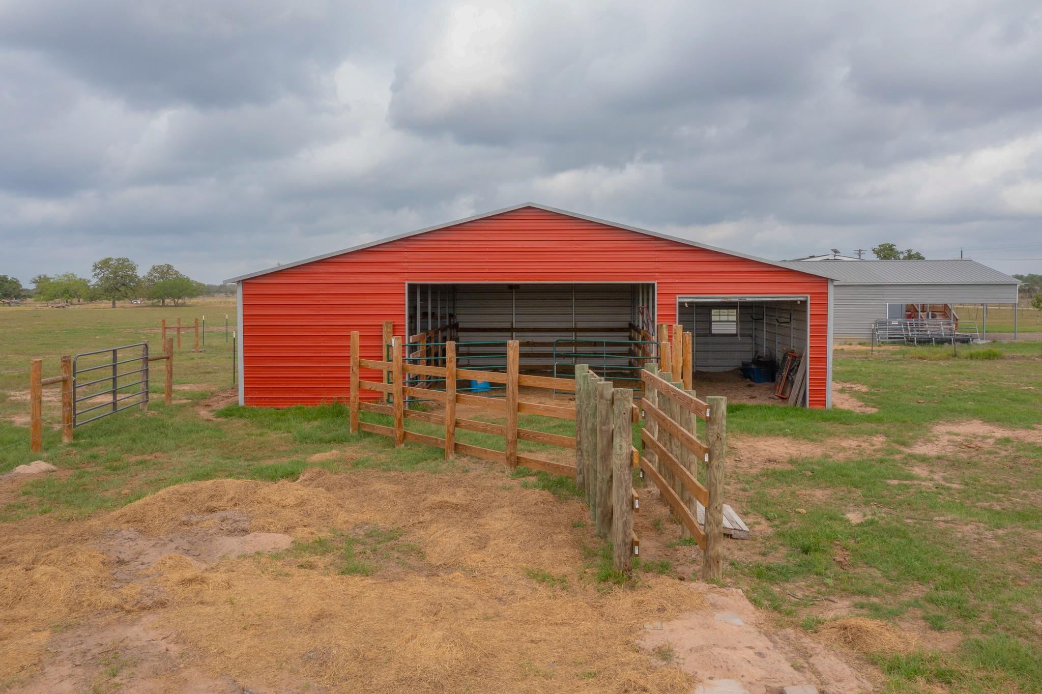 664 Garrett Rd, Yoakum, TX 77995