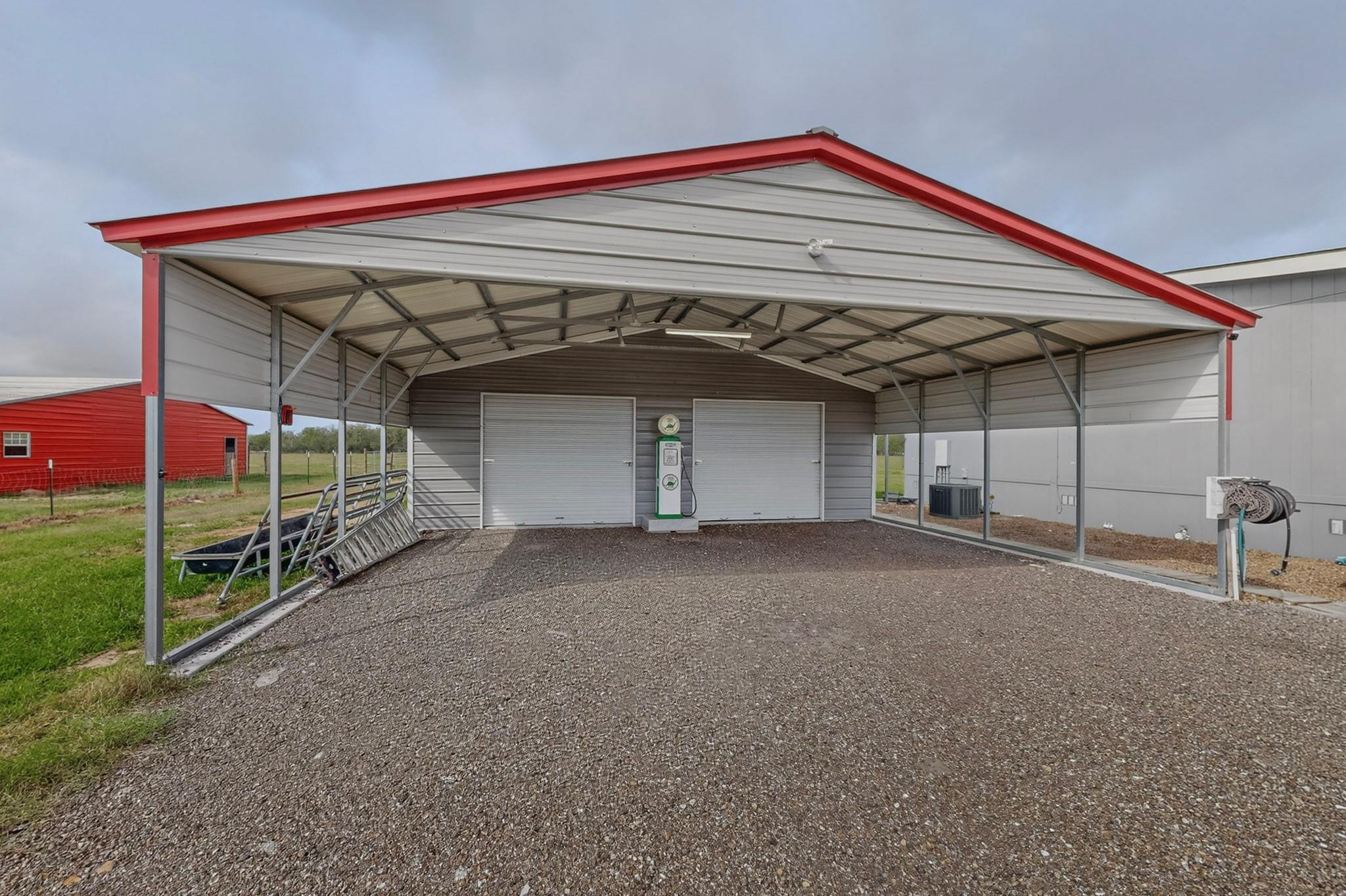 664 Garrett Rd, Yoakum, TX 77995