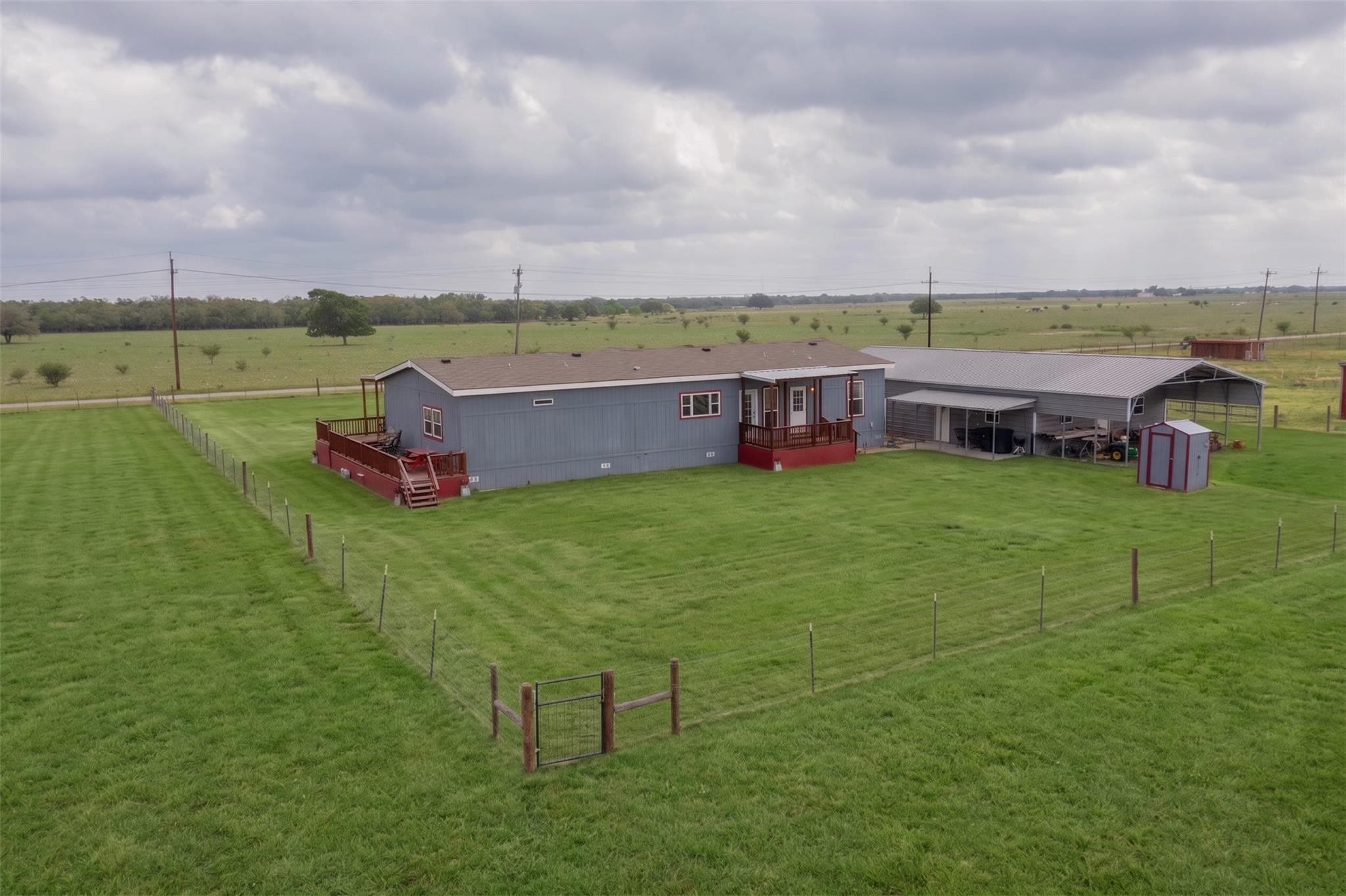 664 Garrett Rd, Yoakum, TX 77995