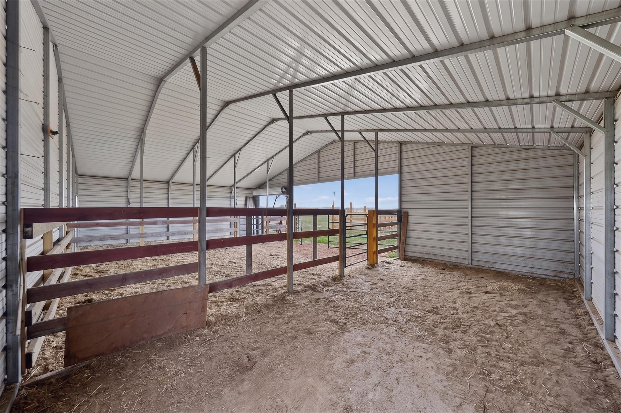 664 Garrett Rd, Yoakum, TX 77995