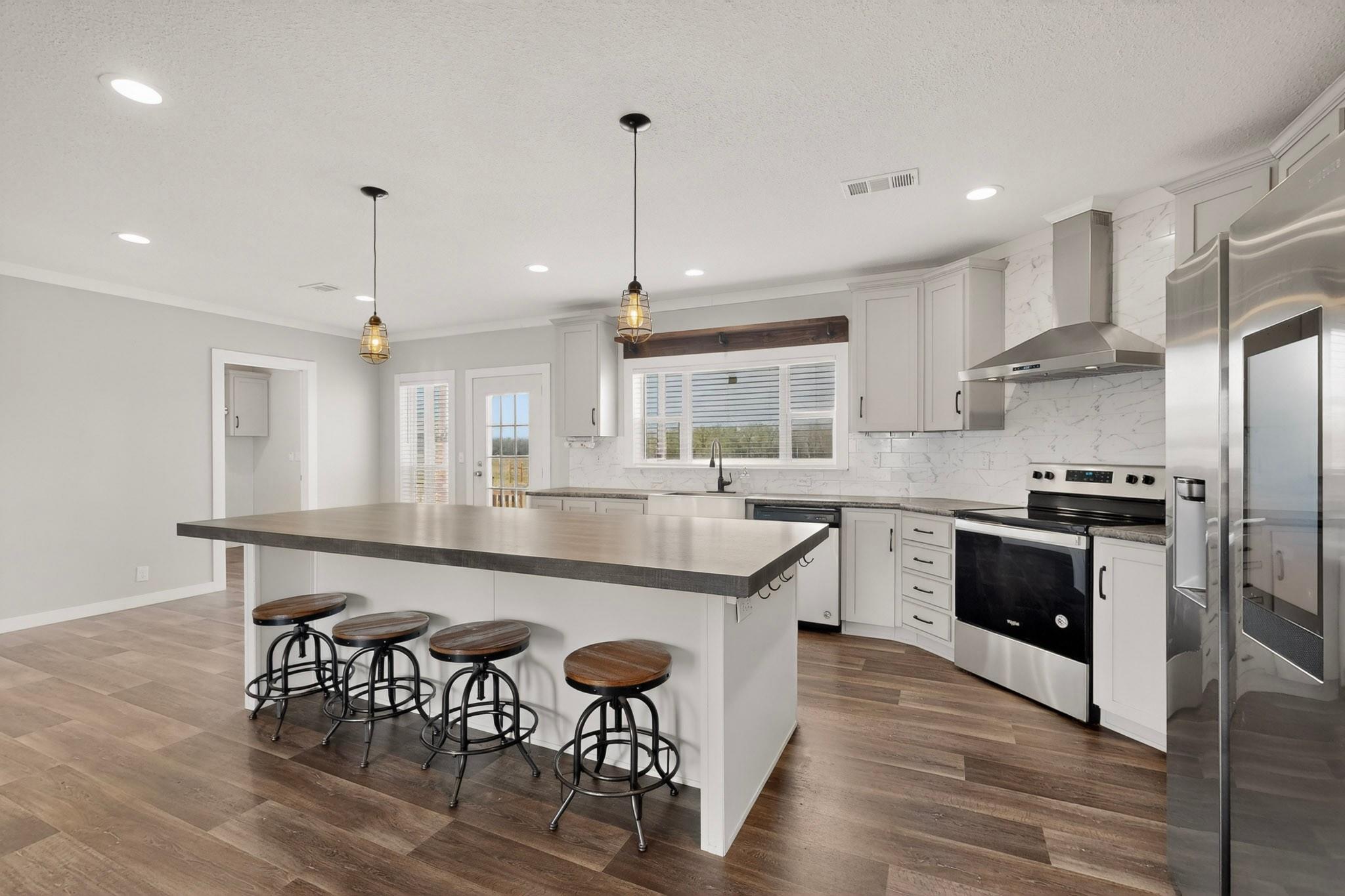 664 Garrett Rd, Yoakum, TX 77995