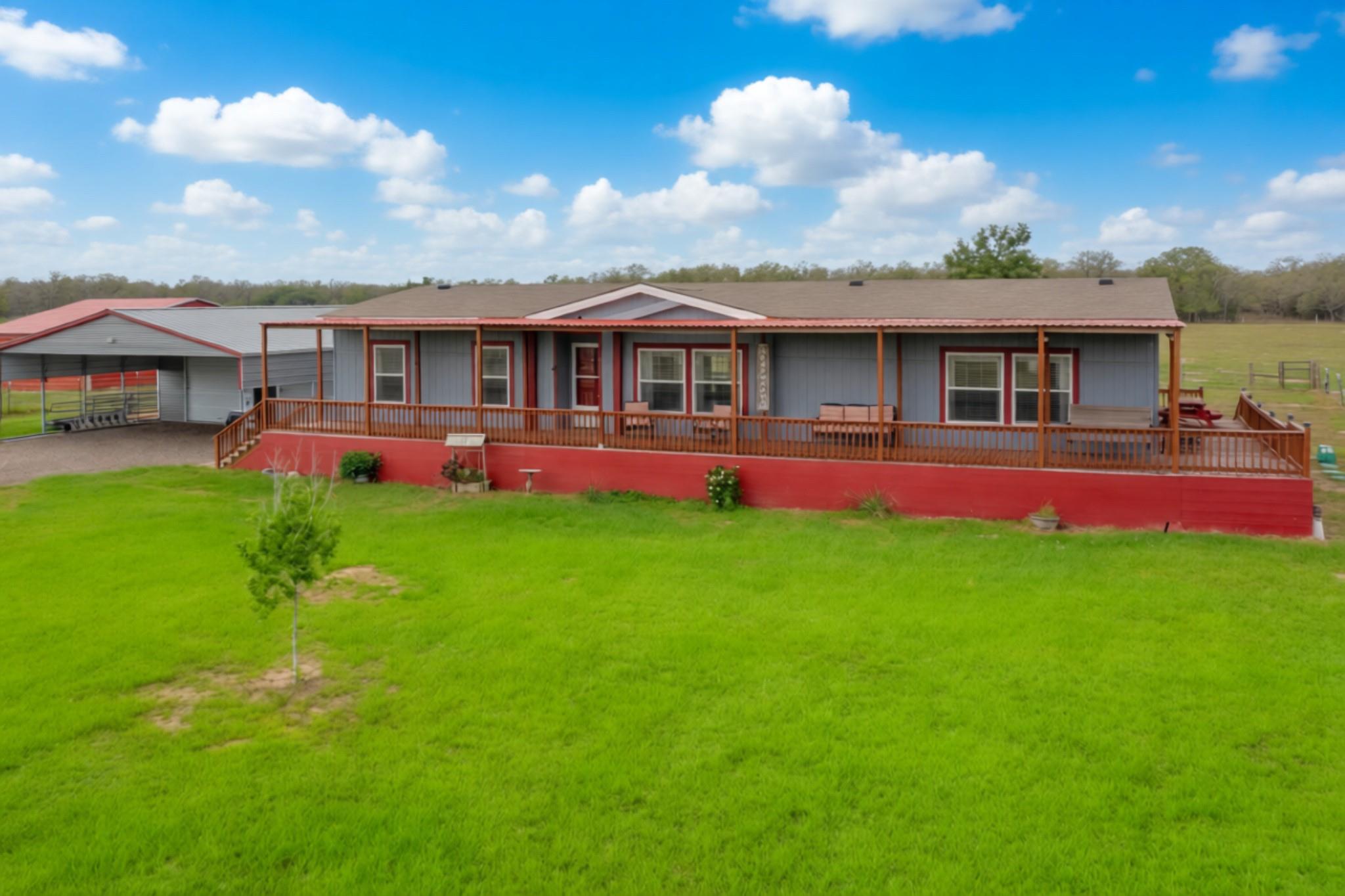 664 Garrett Rd, Yoakum, TX 77995