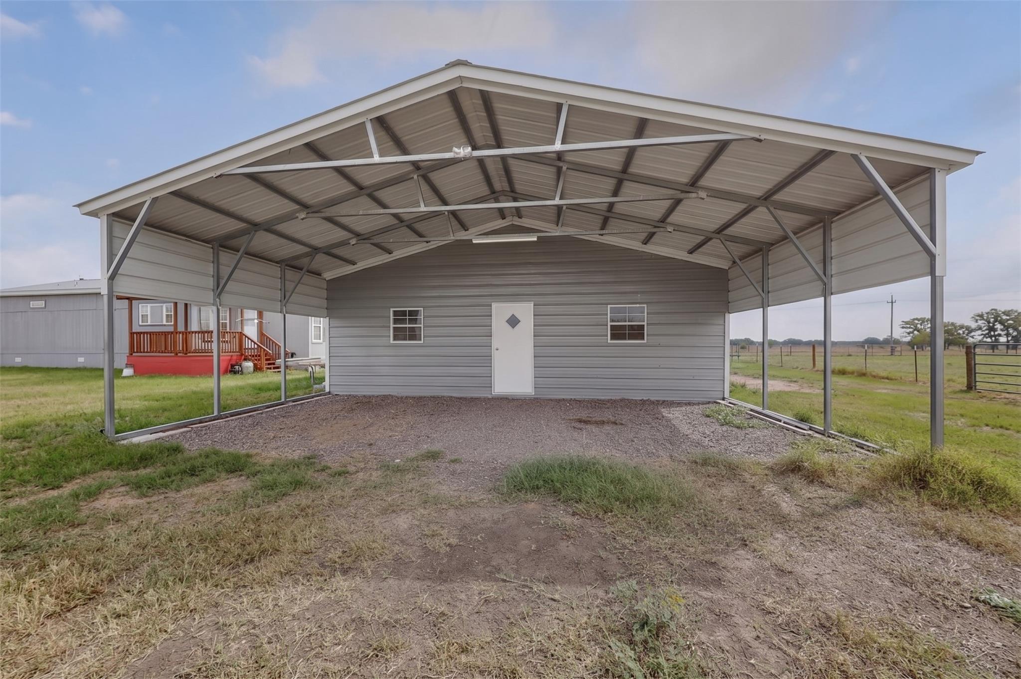 664 Garrett Rd, Yoakum, TX 77995