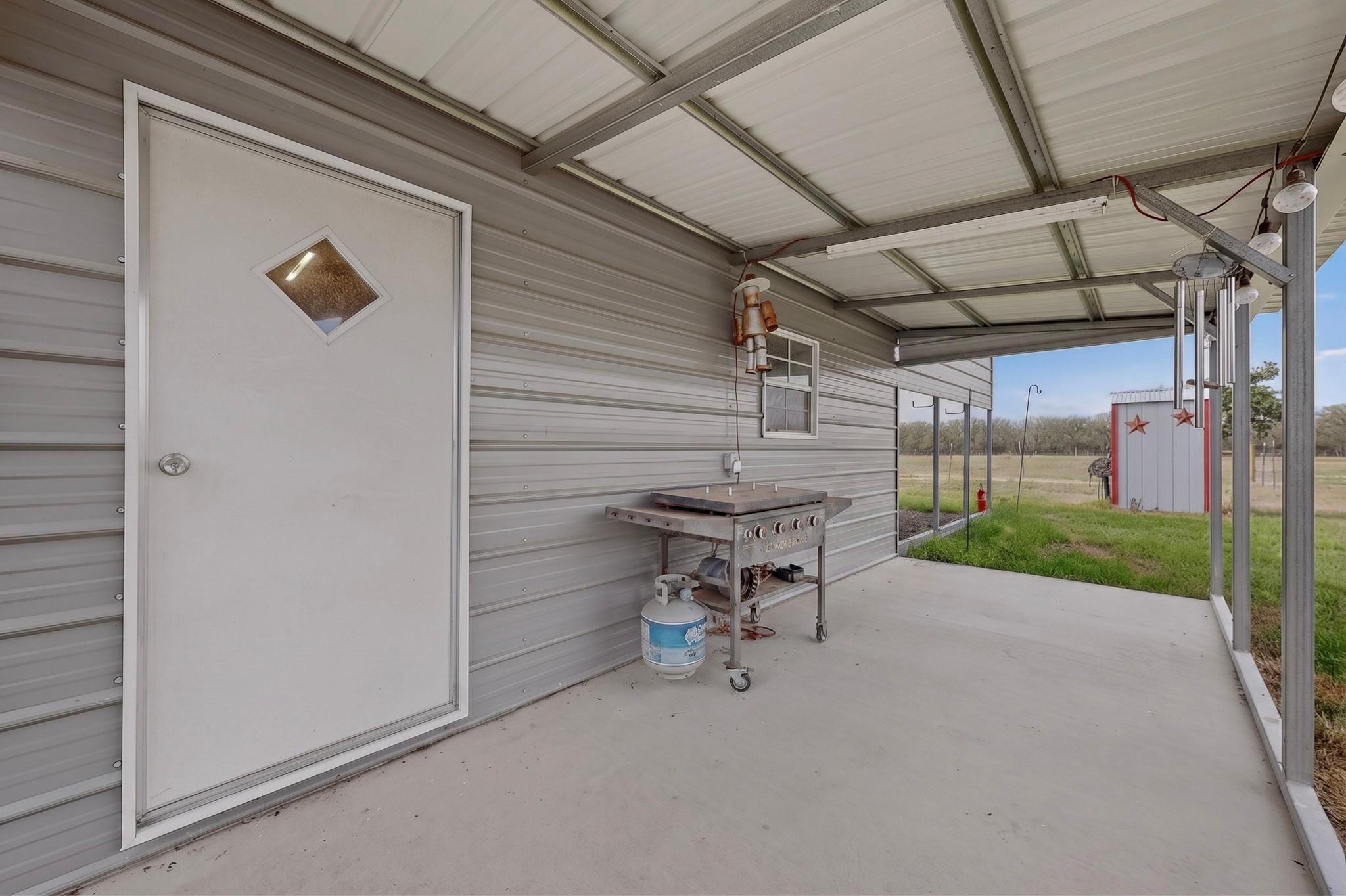 664 Garrett Rd, Yoakum, TX 77995