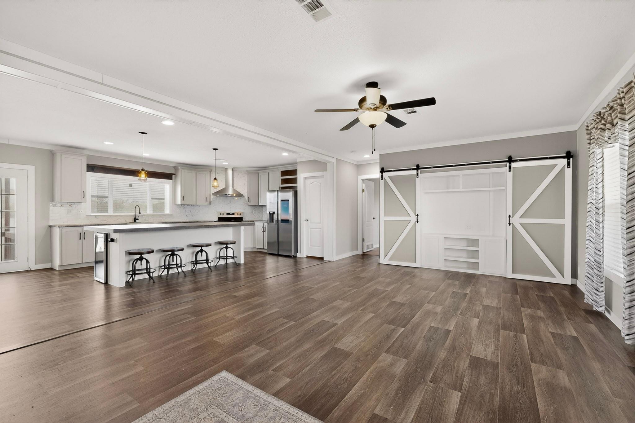 664 Garrett Rd, Yoakum, TX 77995