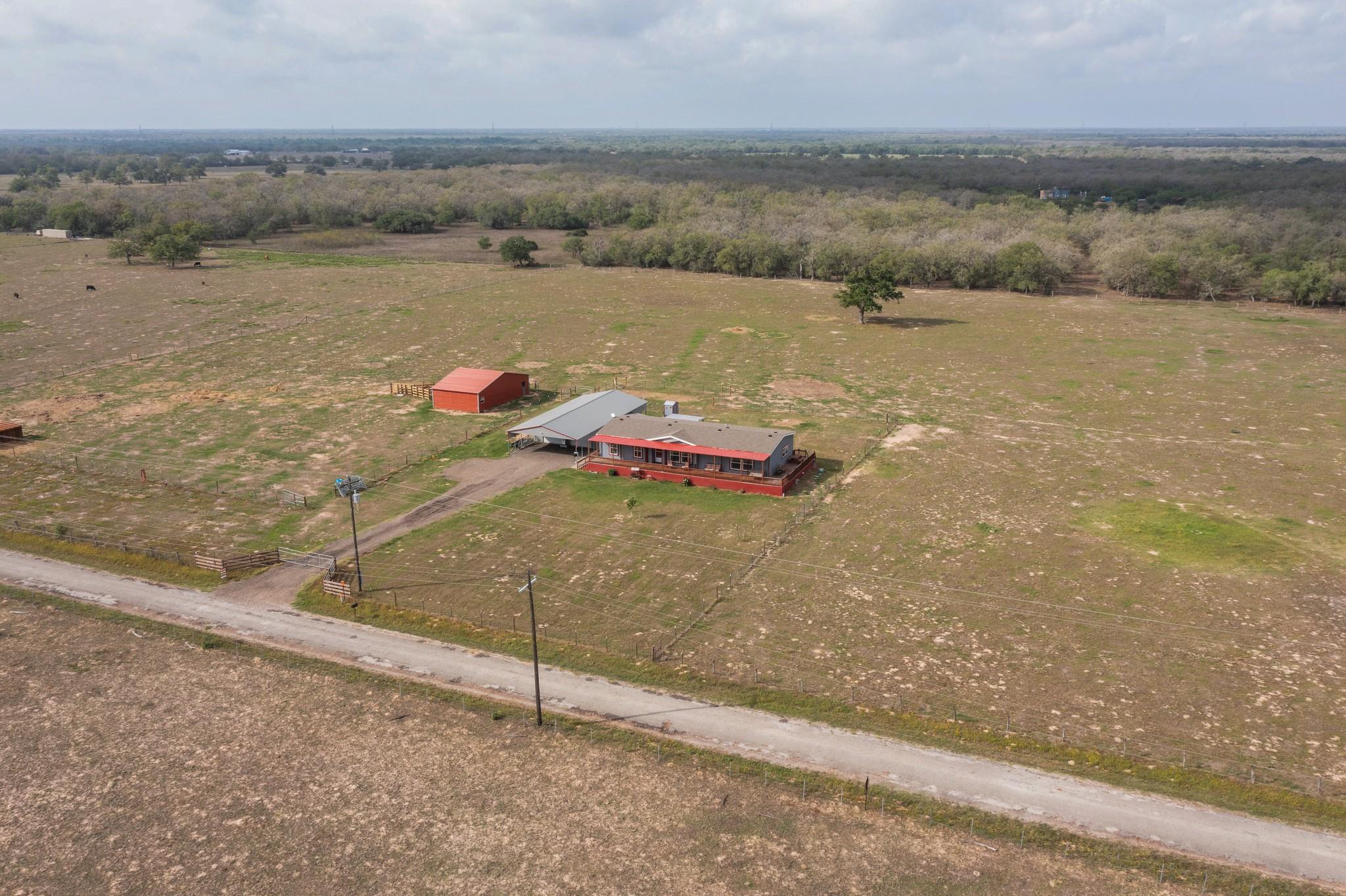 664 Garrett Rd, Yoakum, TX 77995