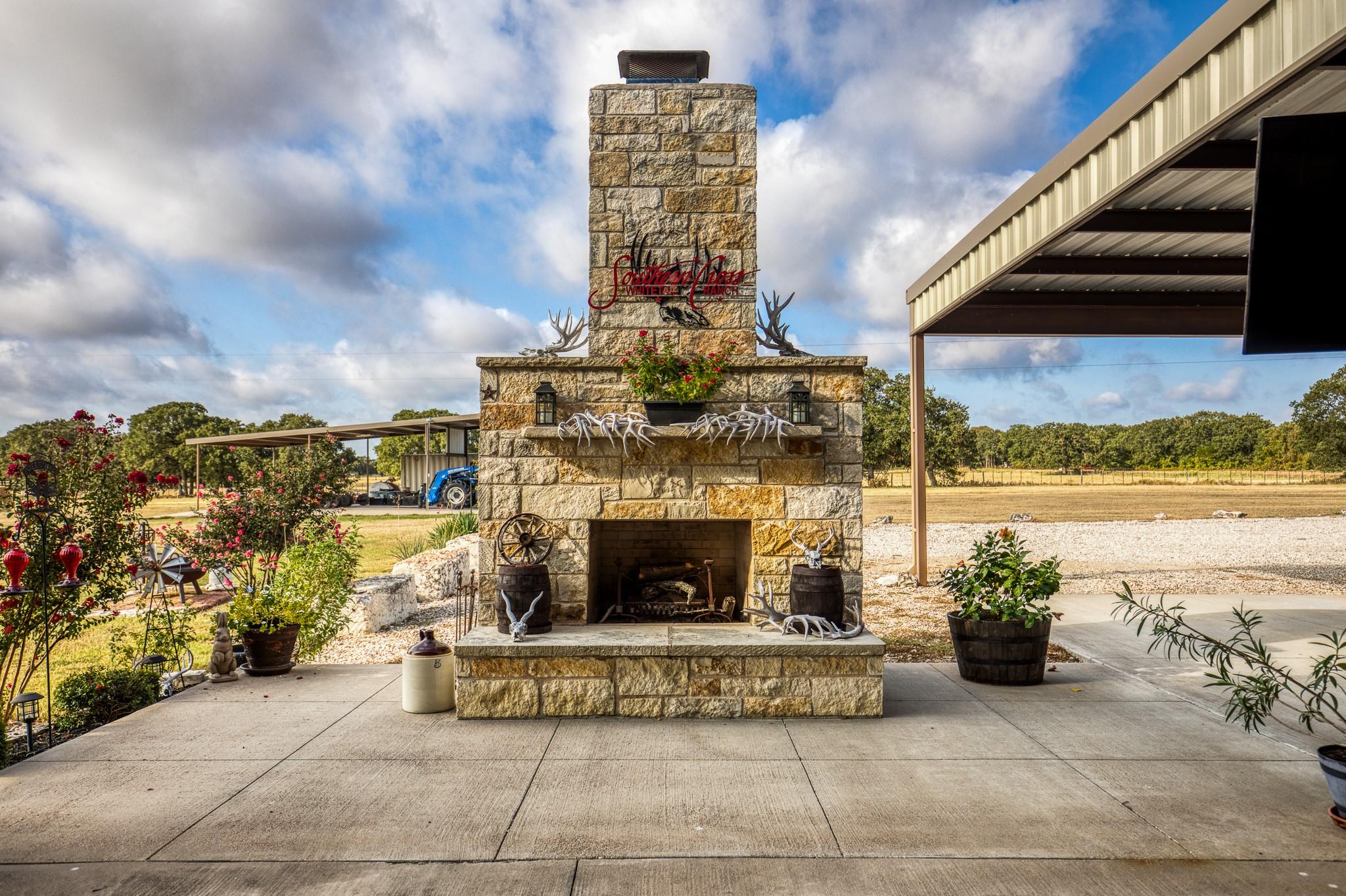 3096 Happy Swaner Ln, Axtell, TX 76624