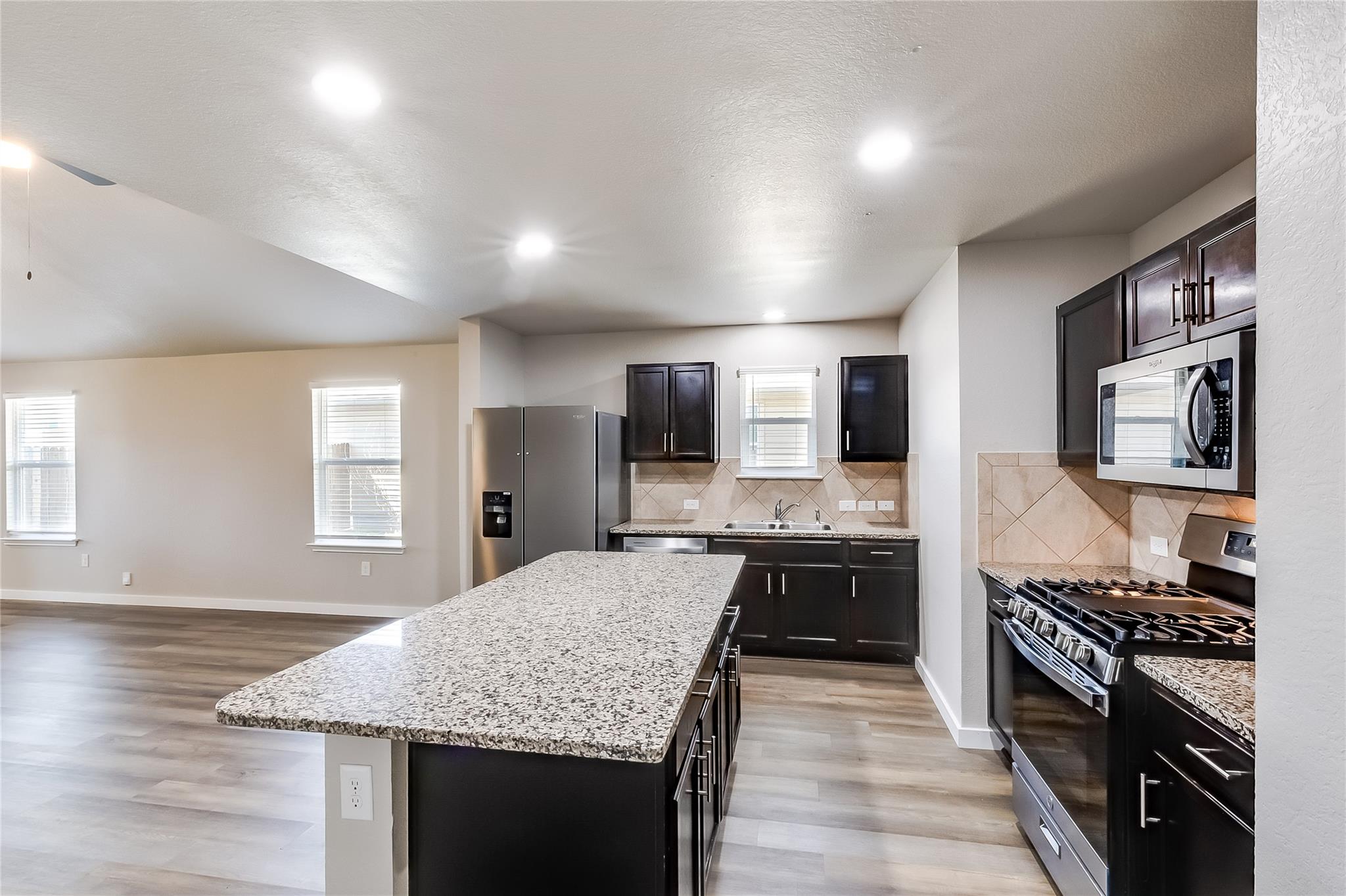 406 Camellia Dr, Hutto, TX 78634