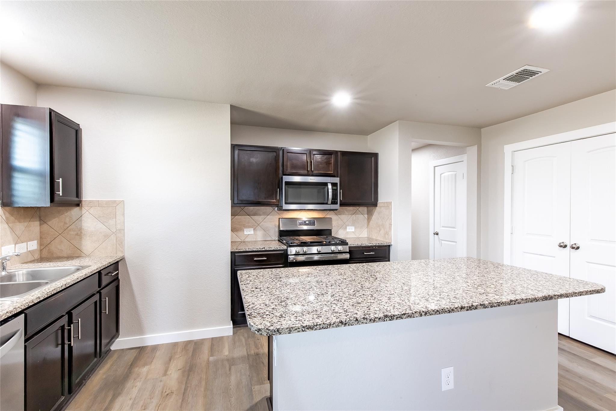 406 Camellia Dr, Hutto, TX 78634