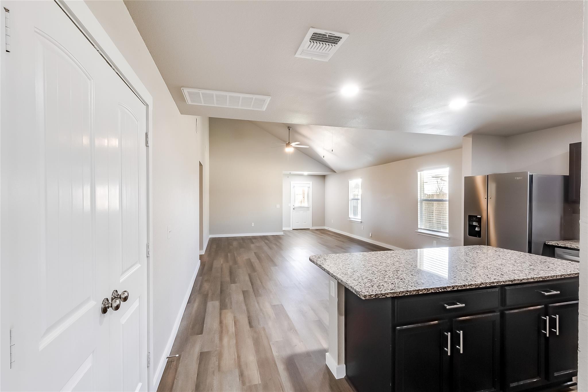 406 Camellia Dr, Hutto, TX 78634