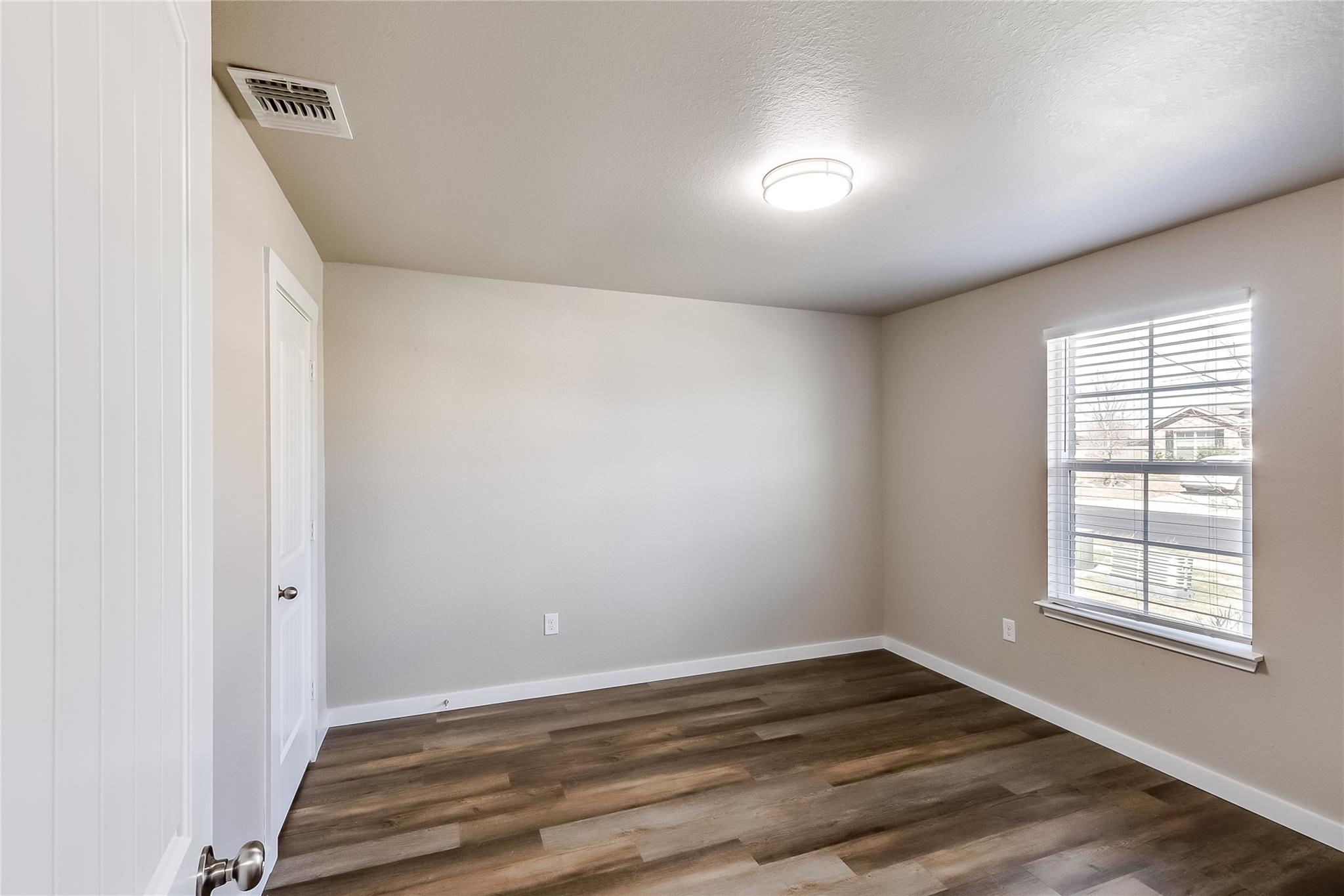 406 Camellia Dr, Hutto, TX 78634