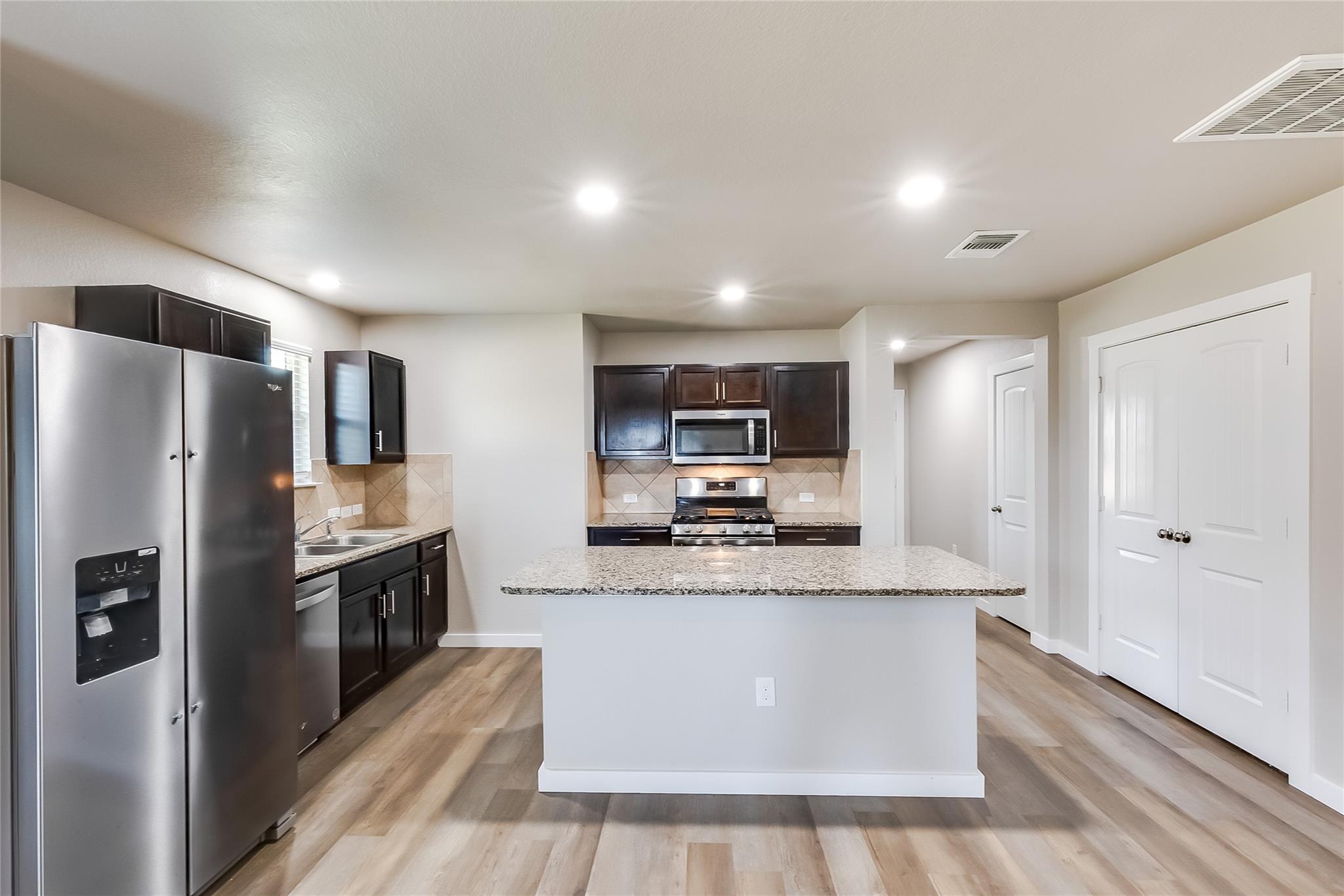 406 Camellia Dr, Hutto, TX 78634