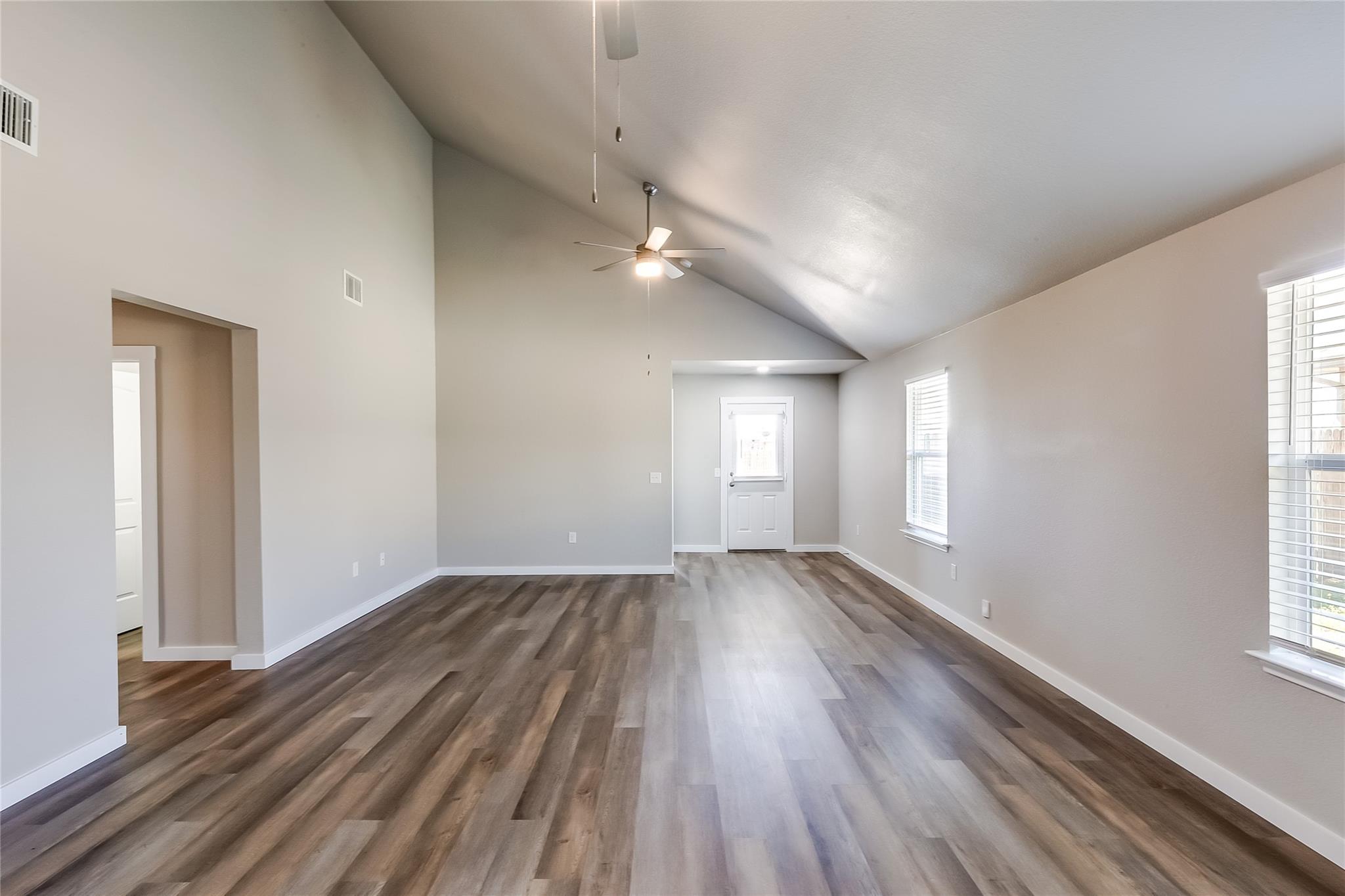 406 Camellia Dr, Hutto, TX 78634