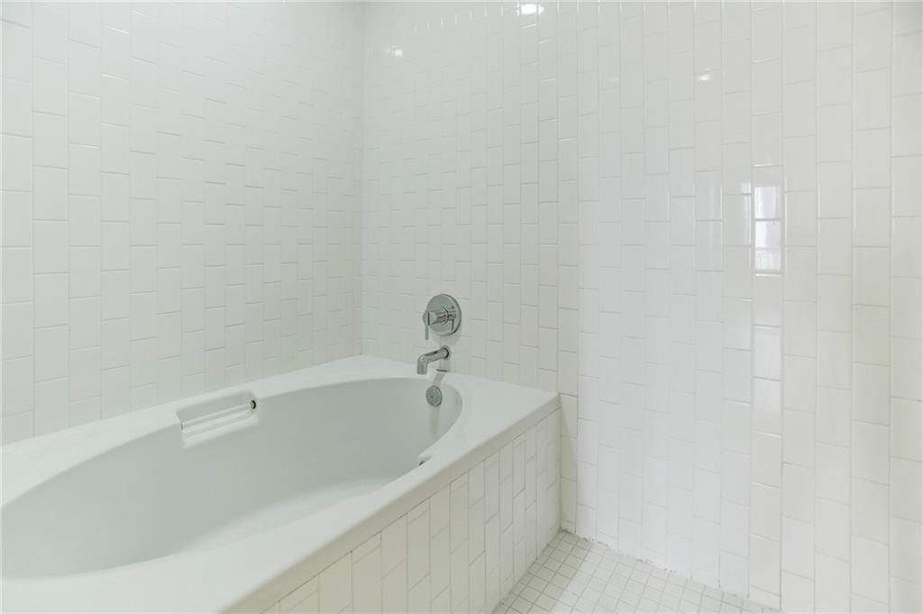 603 Davis St # 907, Austin, TX 78701