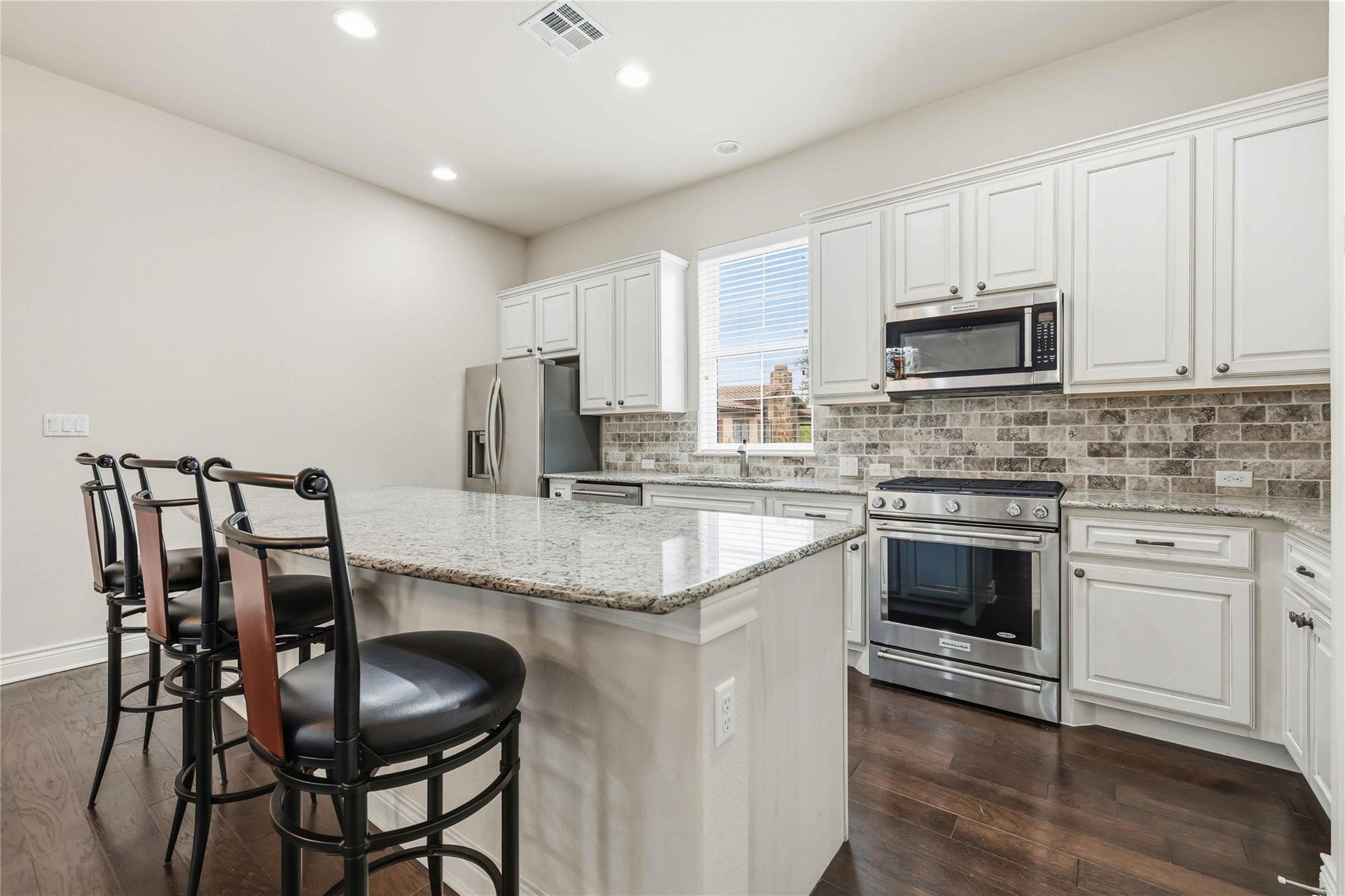 204 Delfino Cir, Lakeway, TX 78734