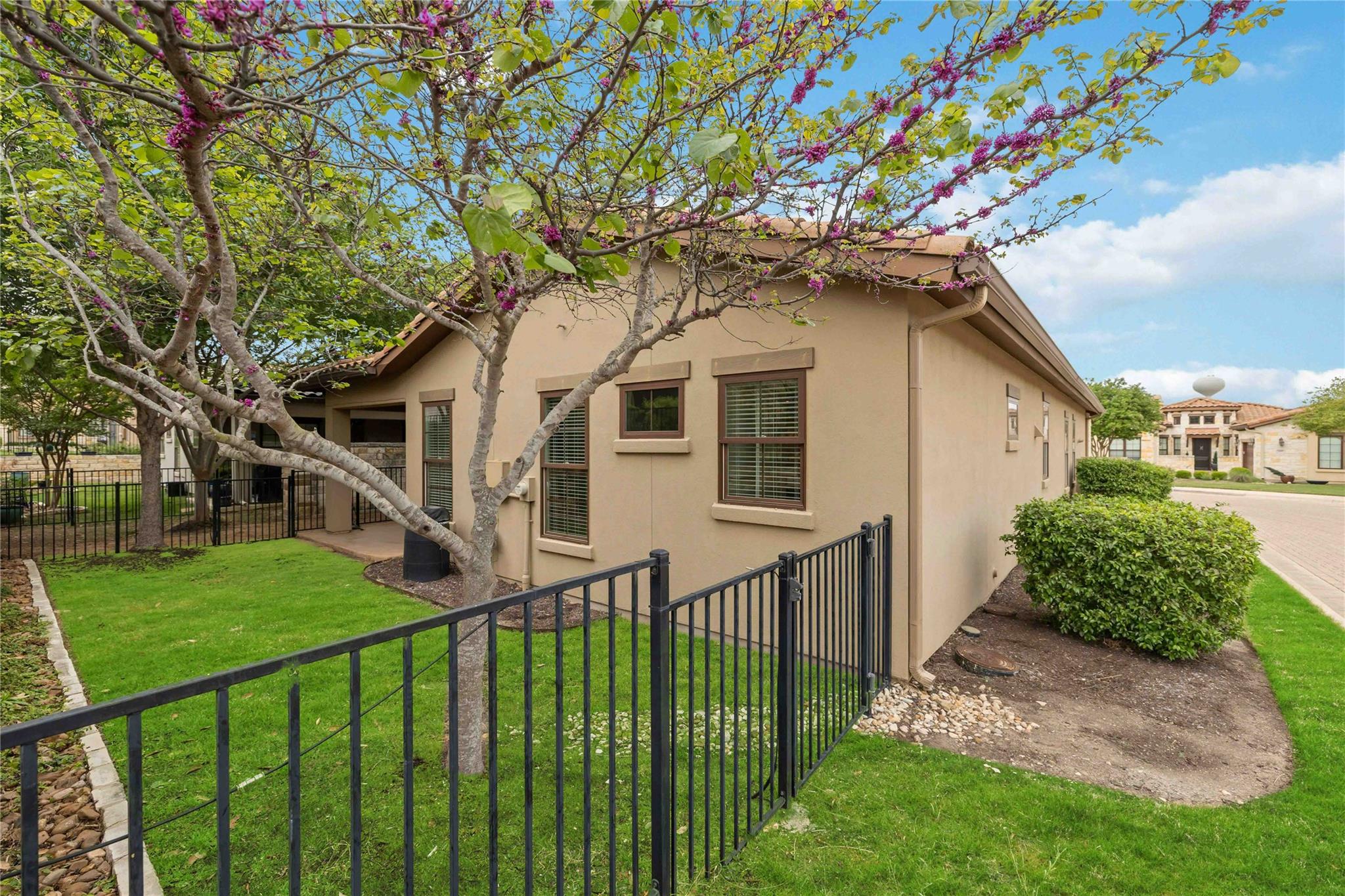 204 Delfino Cir, Lakeway, TX 78734