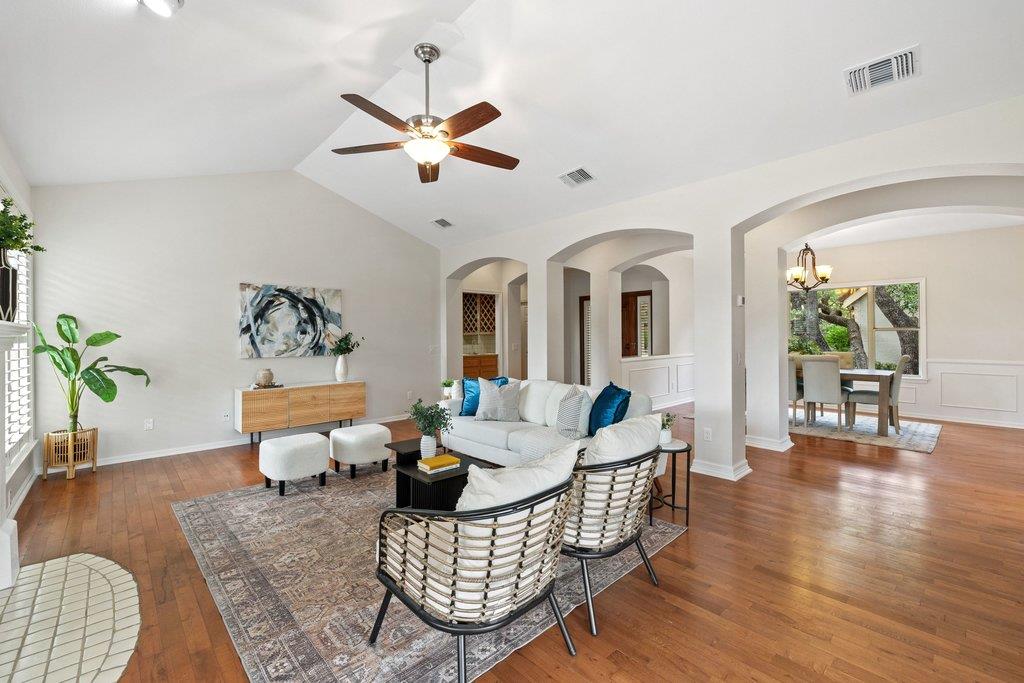 120 Royal Oak Ln, Lakeway, TX 78734