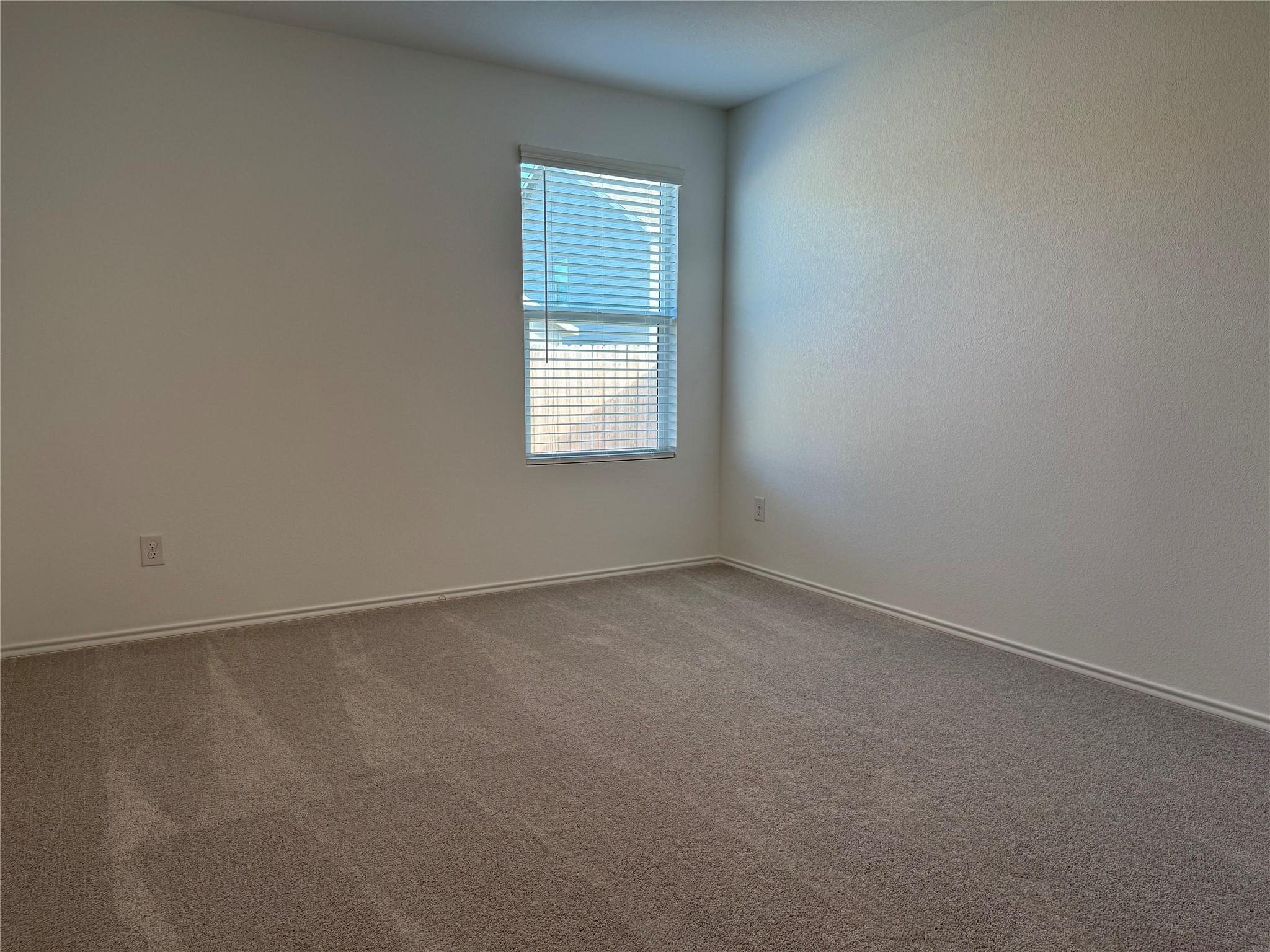 242 Kings Row Ln, Jarrell, TX 76537