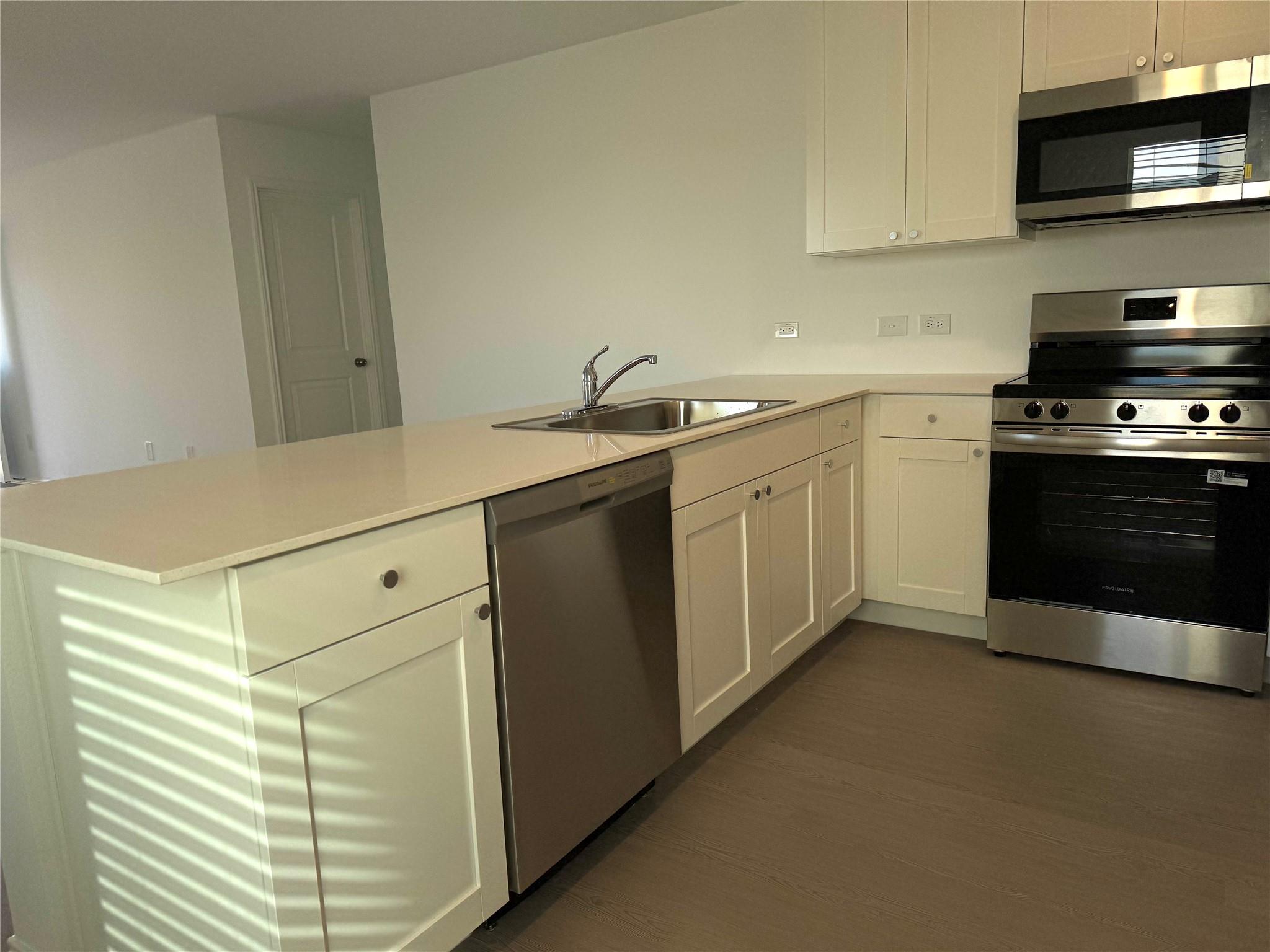 242 Kings Row Ln, Jarrell, TX 76537