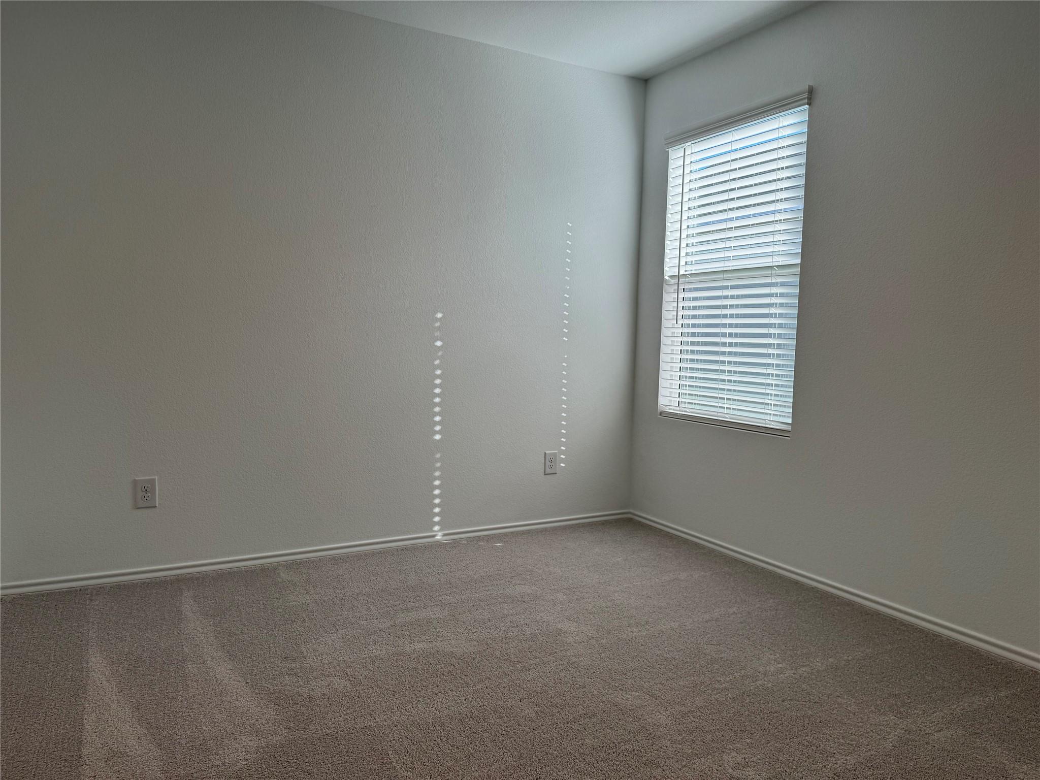 242 Kings Row Ln, Jarrell, TX 76537