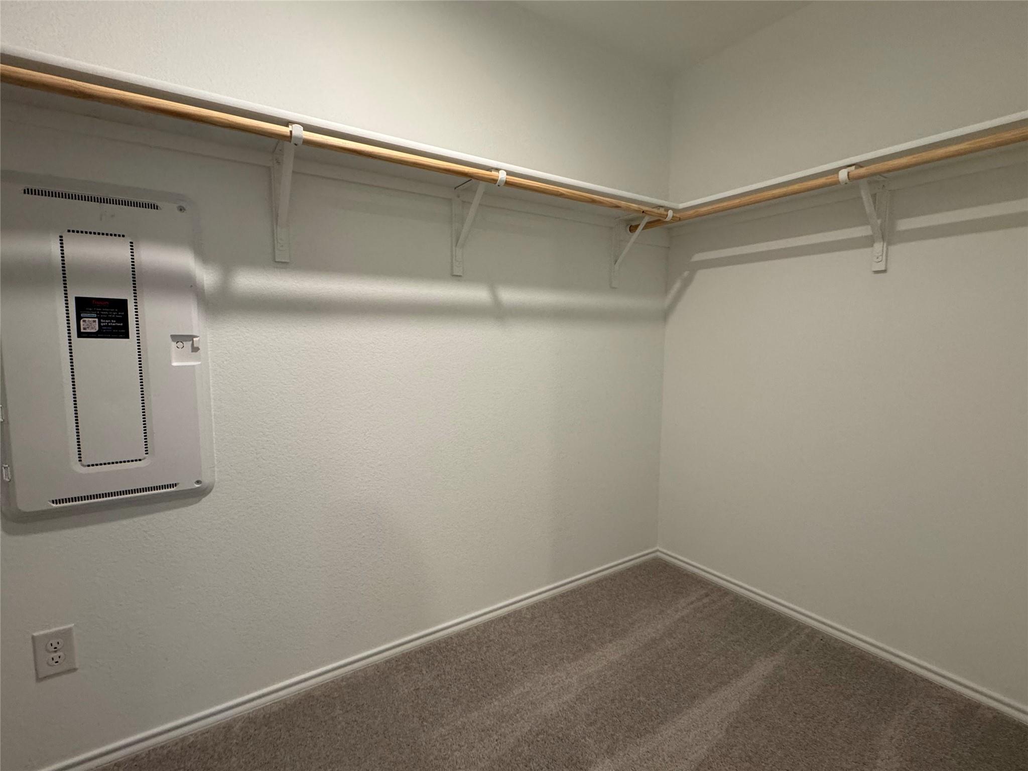 242 Kings Row Ln, Jarrell, TX 76537