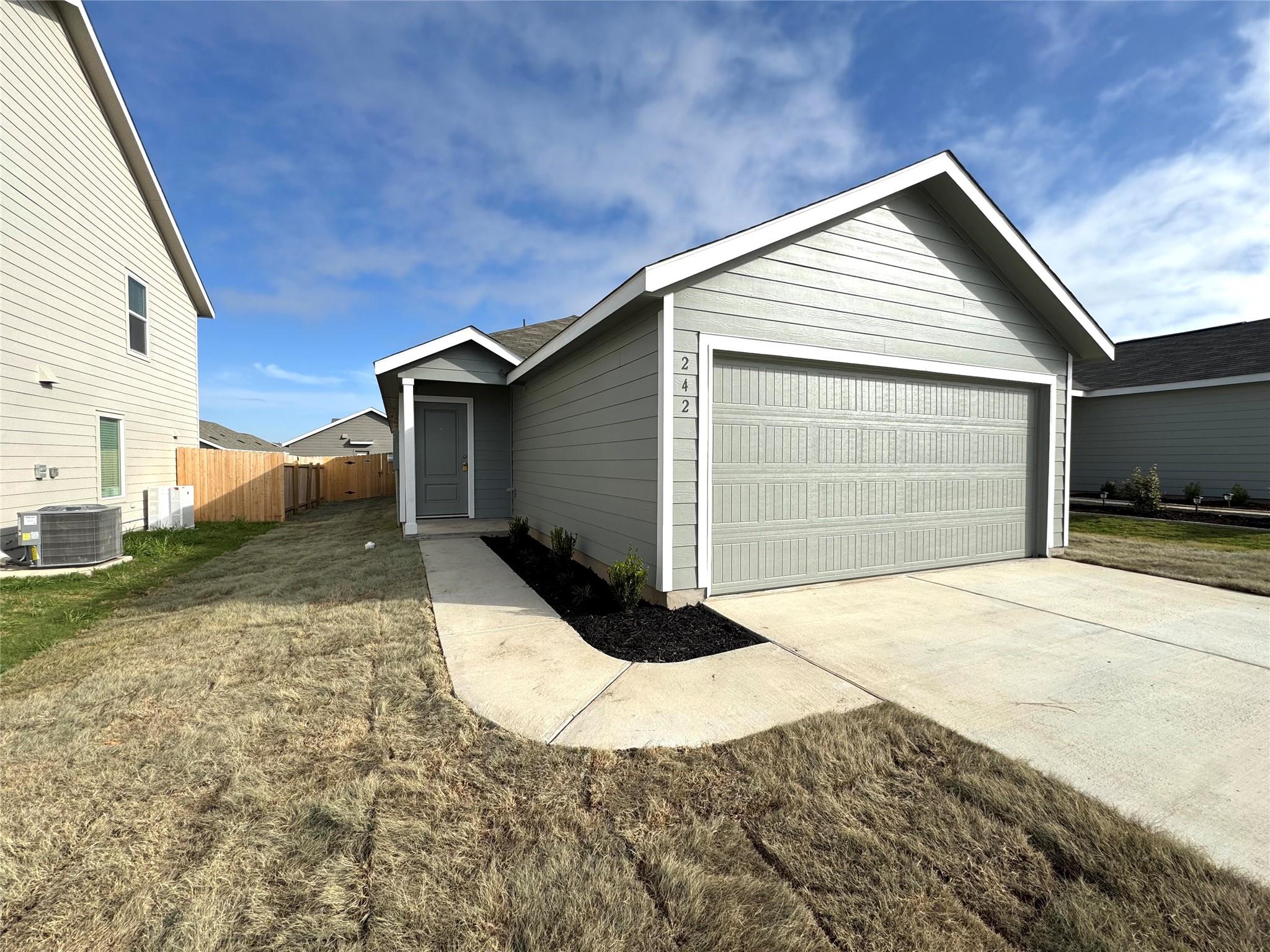 242 Kings Row Ln, Jarrell, TX 76537