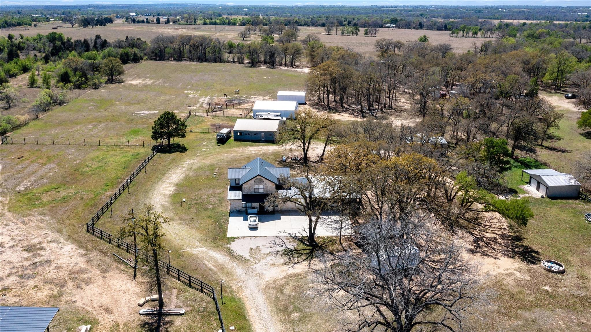 359 N County Line Rd, Elgin, TX 78621