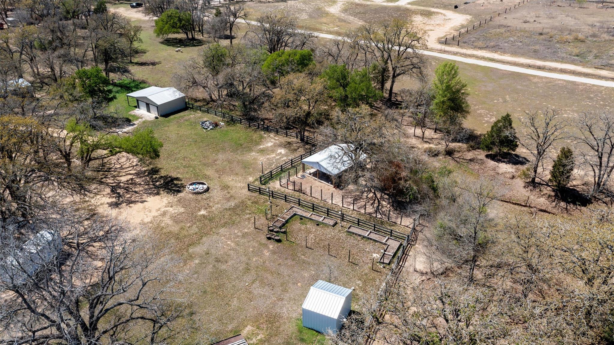 359 N County Line Rd, Elgin, TX 78621