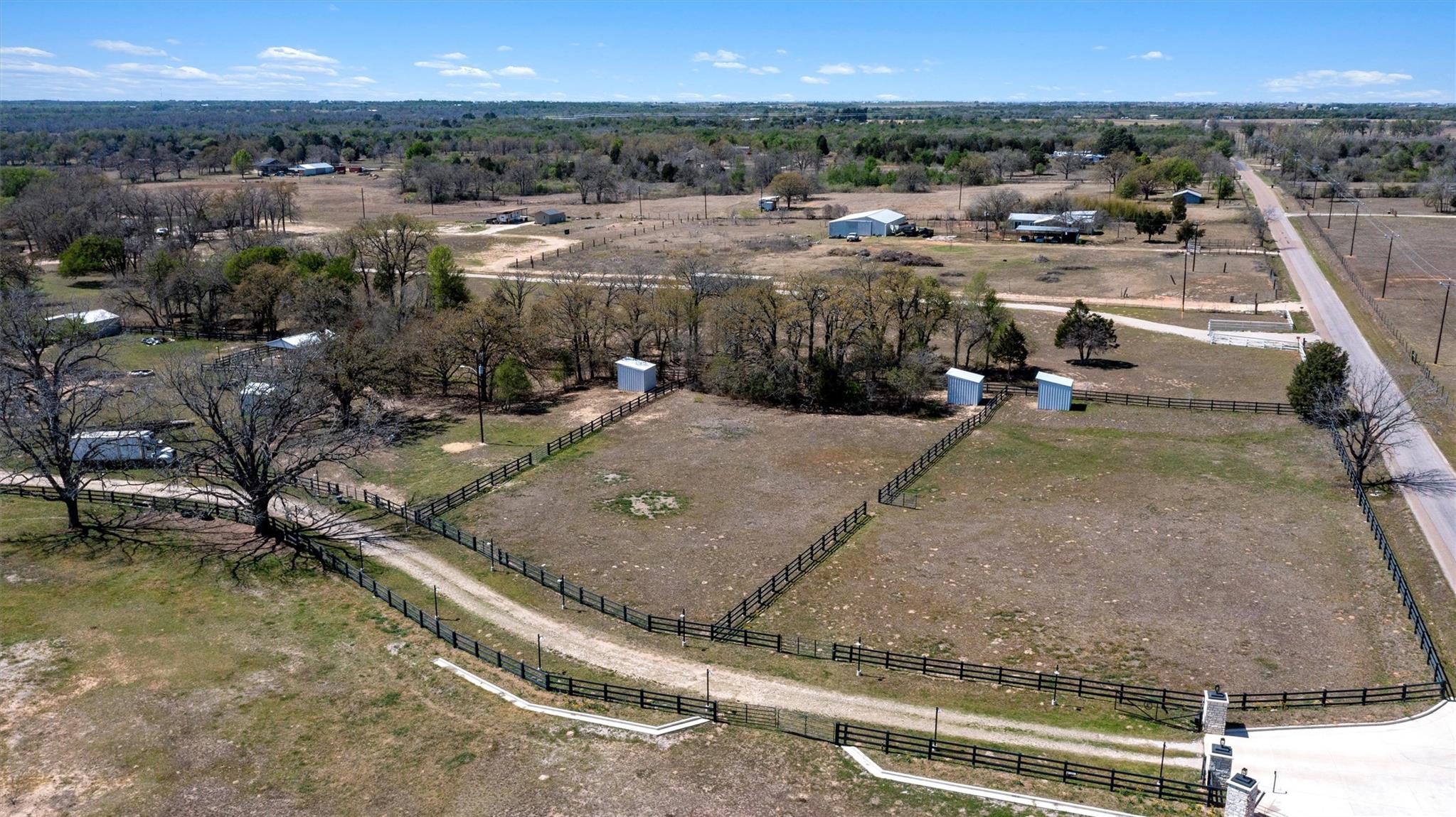 359 N County Line Rd, Elgin, TX 78621