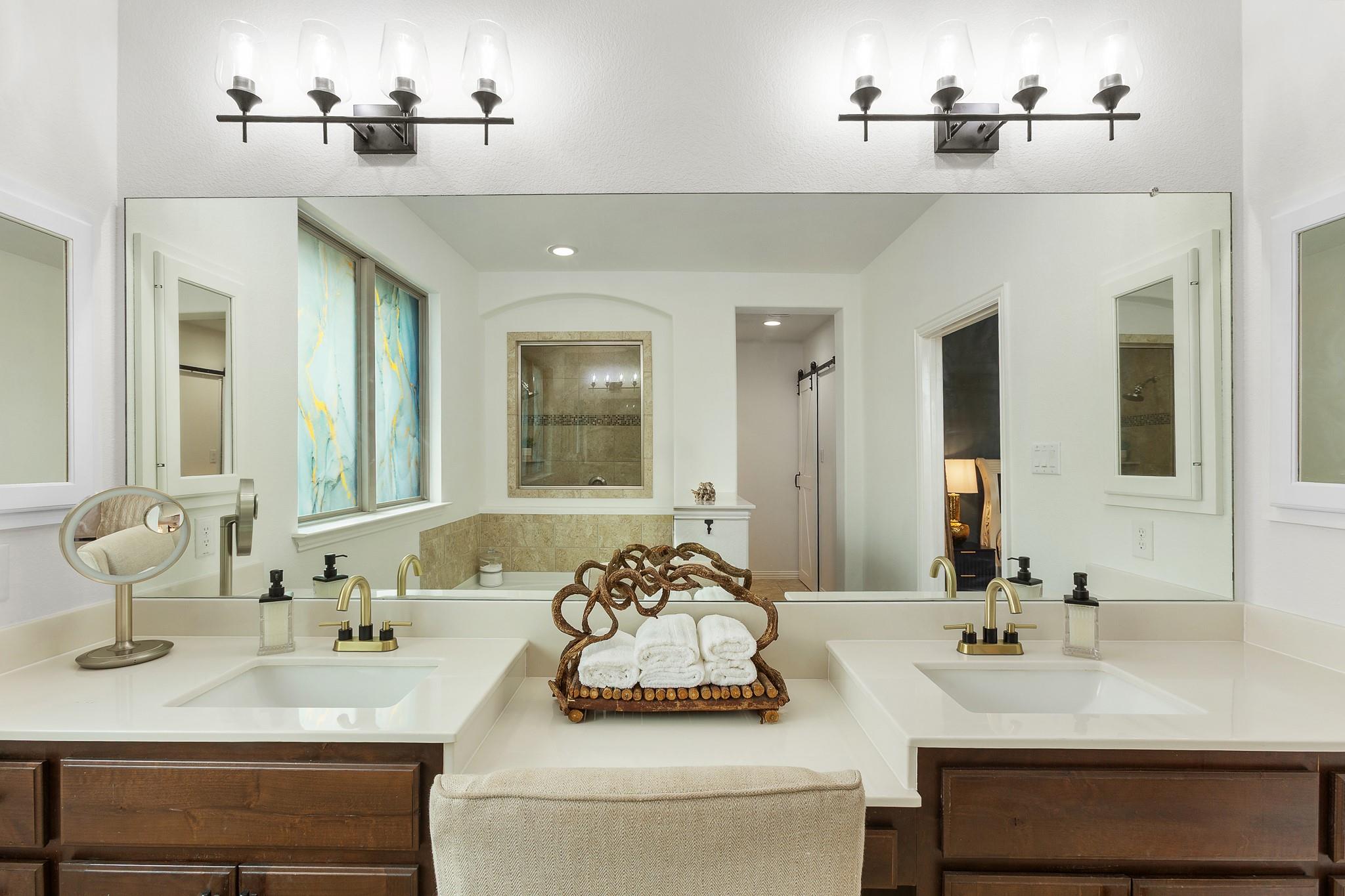 7613 Turnback Ledge Trl, Lago Vista, TX 78645